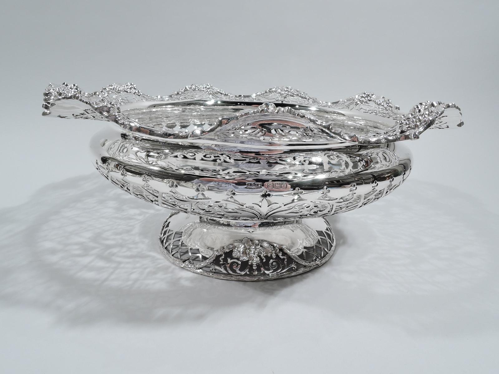 Antique English Edwardian Sterling Silver Grape Centerpiece Bowl In Excellent Condition In New York, NY