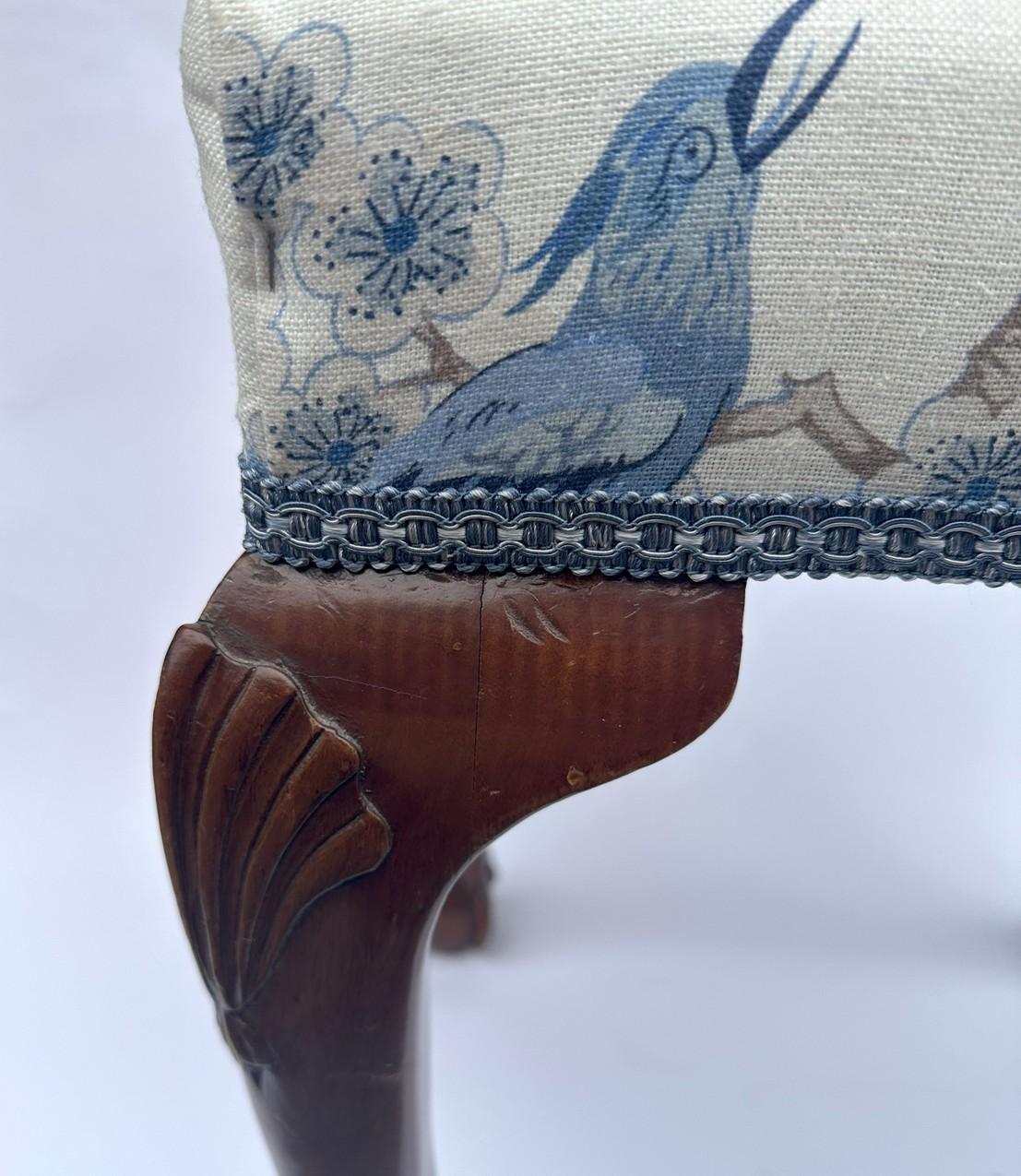 Antique English Edwardian Upholstered Hand Carved Mahogany Stool, 19th Century In Good Condition In Dublin, Ireland