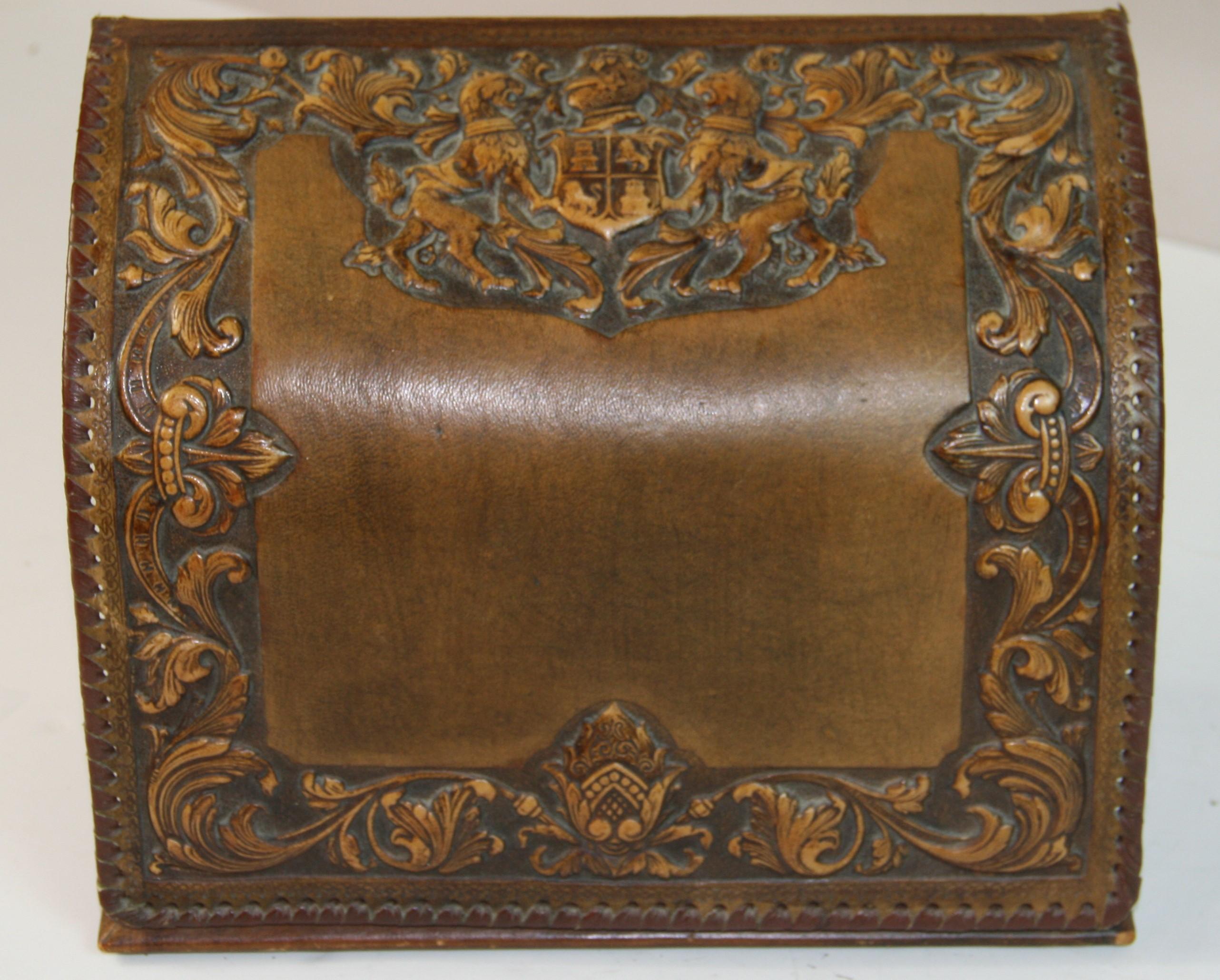 1735 Antica lettera/billing in pelle goffrata inglese  titolare
È disponibile anche il pad in pelle #1736, vedi ultima foto.