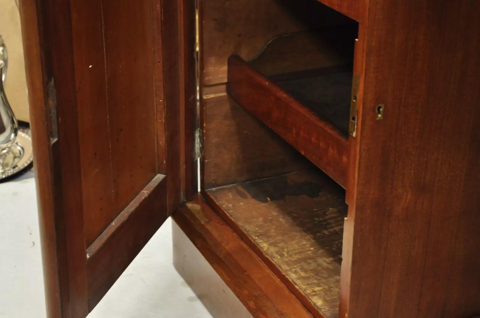 Antica credenza inglese Impero in mogano con piedistallo in 3 parti, buffet con cassetti in vendita 2