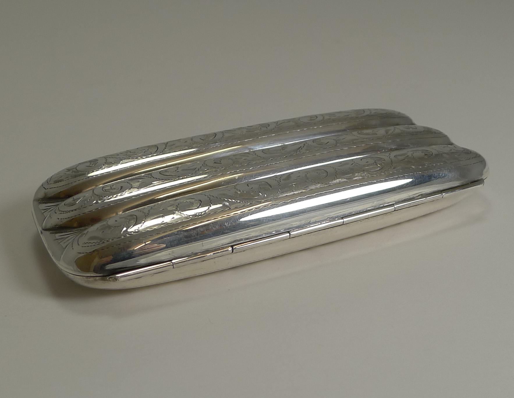 Antique English Engraved Sterling Silver Three Finger Cigar Case, 1918 In Good Condition In Bath, GB