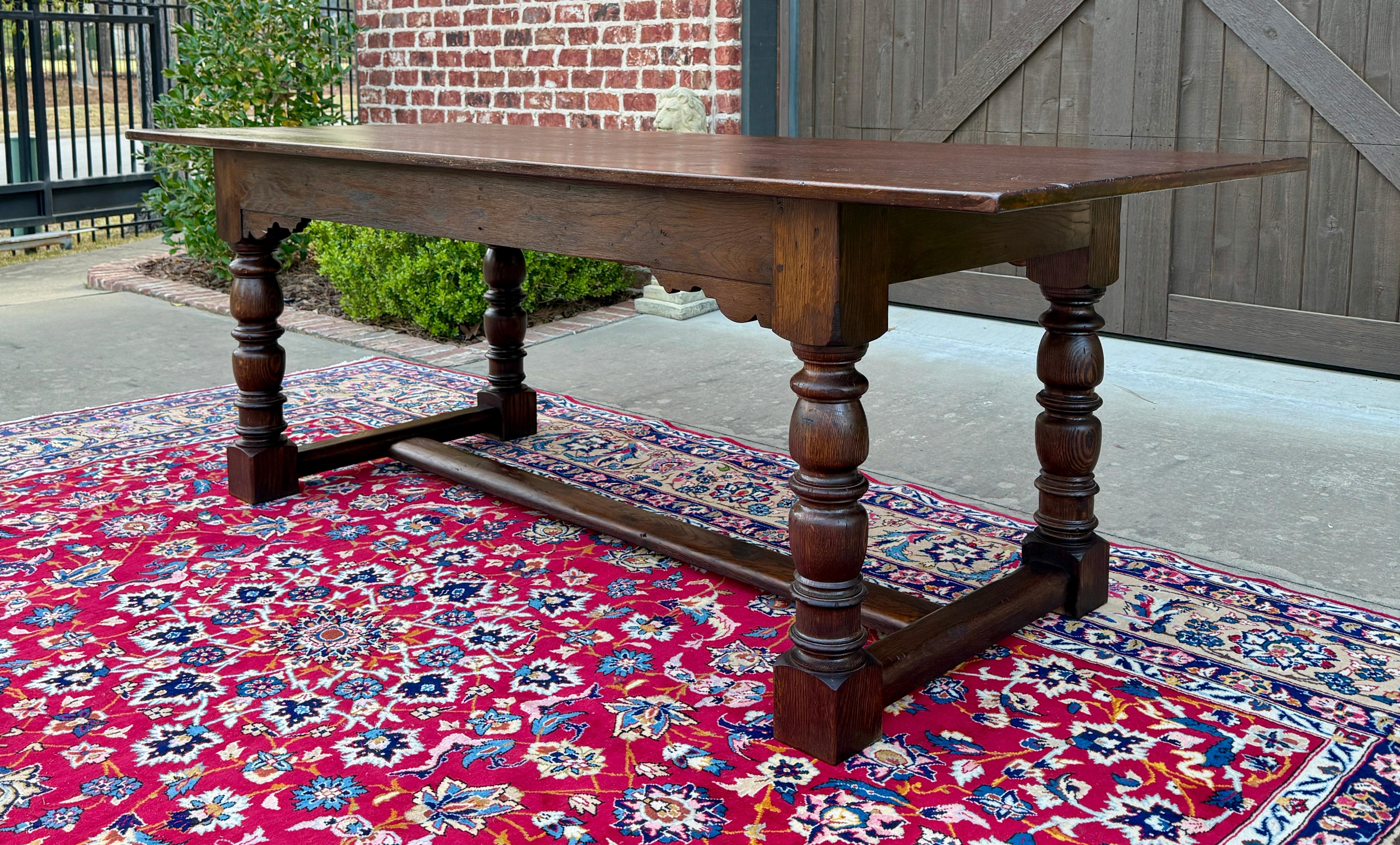 Antique English Farm Table Dining Table Farmhouse Turned Post Legs Oak 1920s-30s In Good Condition In Tyler, TX