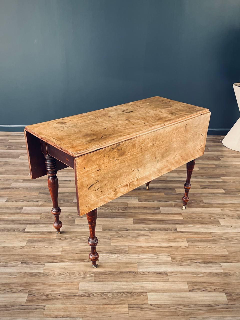 Antique English Farmhouse Country Drop Leaf Dining Table In Good Condition For Sale In Los Angeles, CA