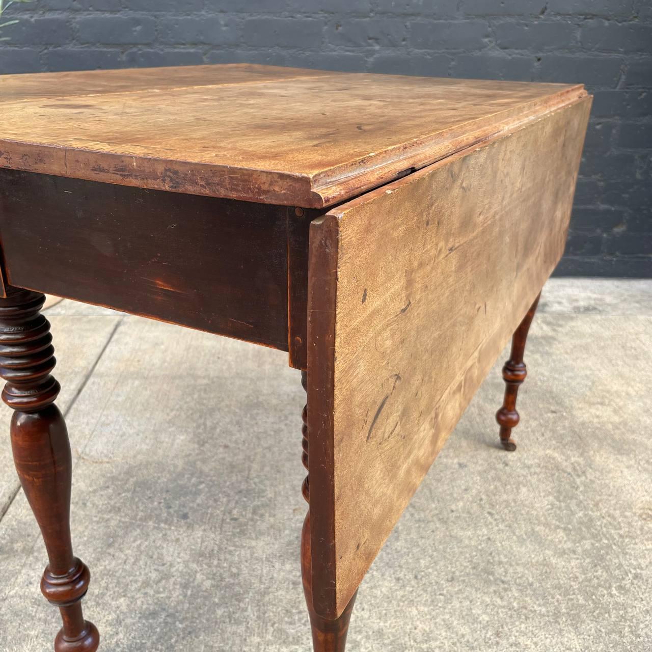Antique English Farmhouse Country Drop Leaf Dining Table In Good Condition For Sale In Los Angeles, CA
