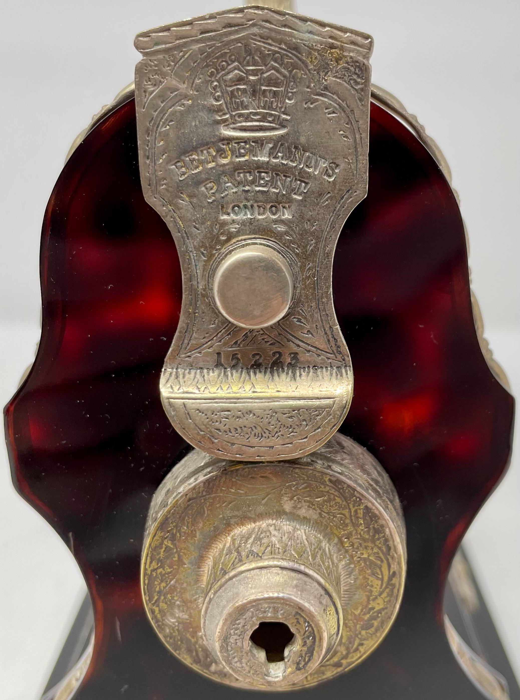 20ième siècle Ancien Tantale anglais en fausse tortue et cristal taillé pour parfums, vers 1900 en vente