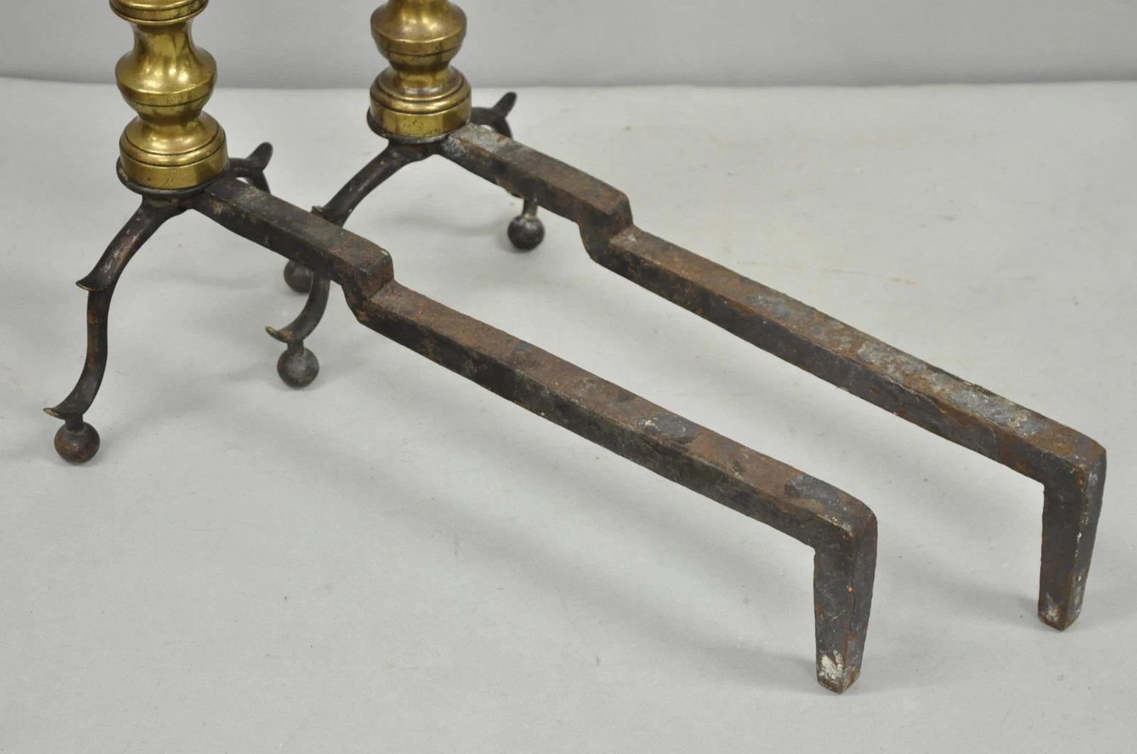 Antiguo Federal Inglés de latón rama de hierro fundido Chimenea Andirons - un par en venta 4