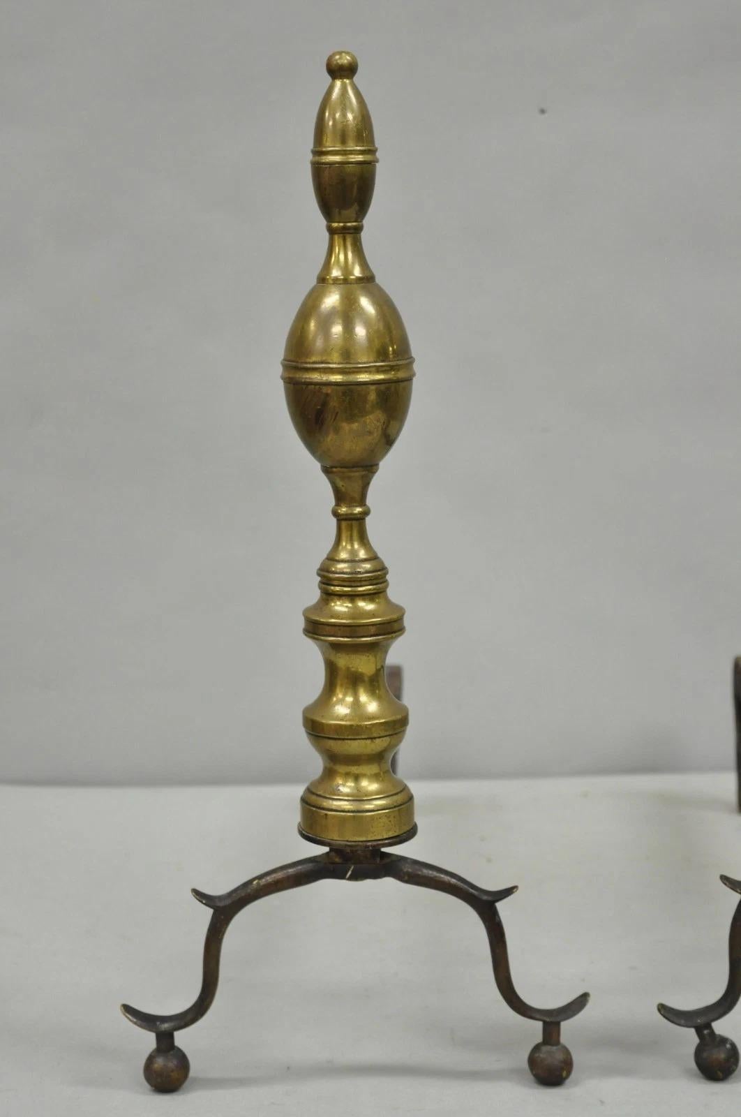 Antiguo Federal Inglés de latón rama de hierro fundido Chimenea Andirons - un par Desconocido en venta