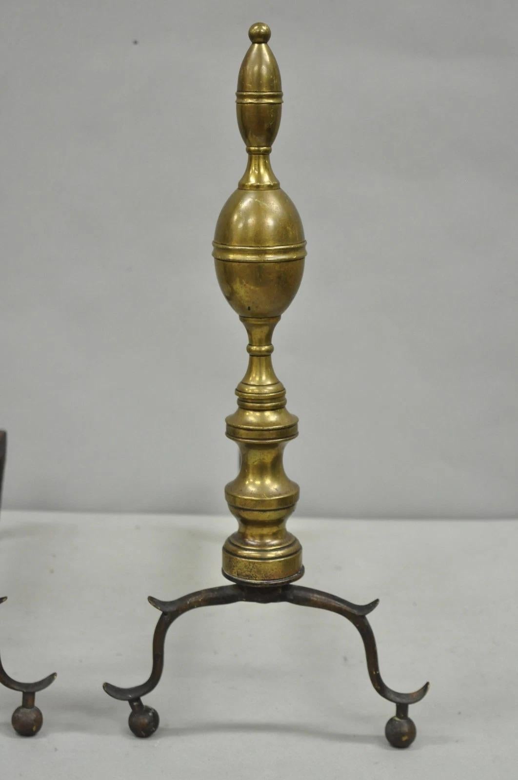 Antiguo Federal Inglés de latón rama de hierro fundido Chimenea Andirons - un par en venta 1