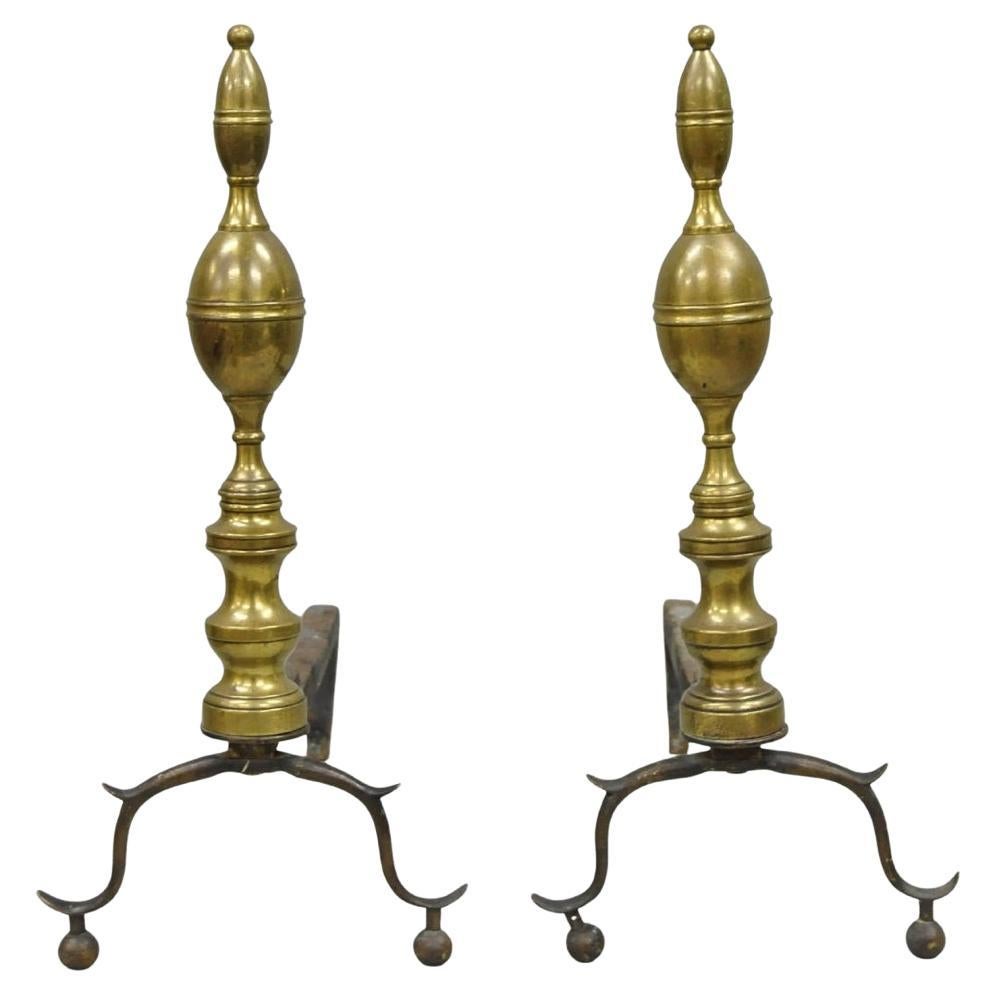 Antiguo Federal Inglés de latón rama de hierro fundido Chimenea Andirons - un par en venta