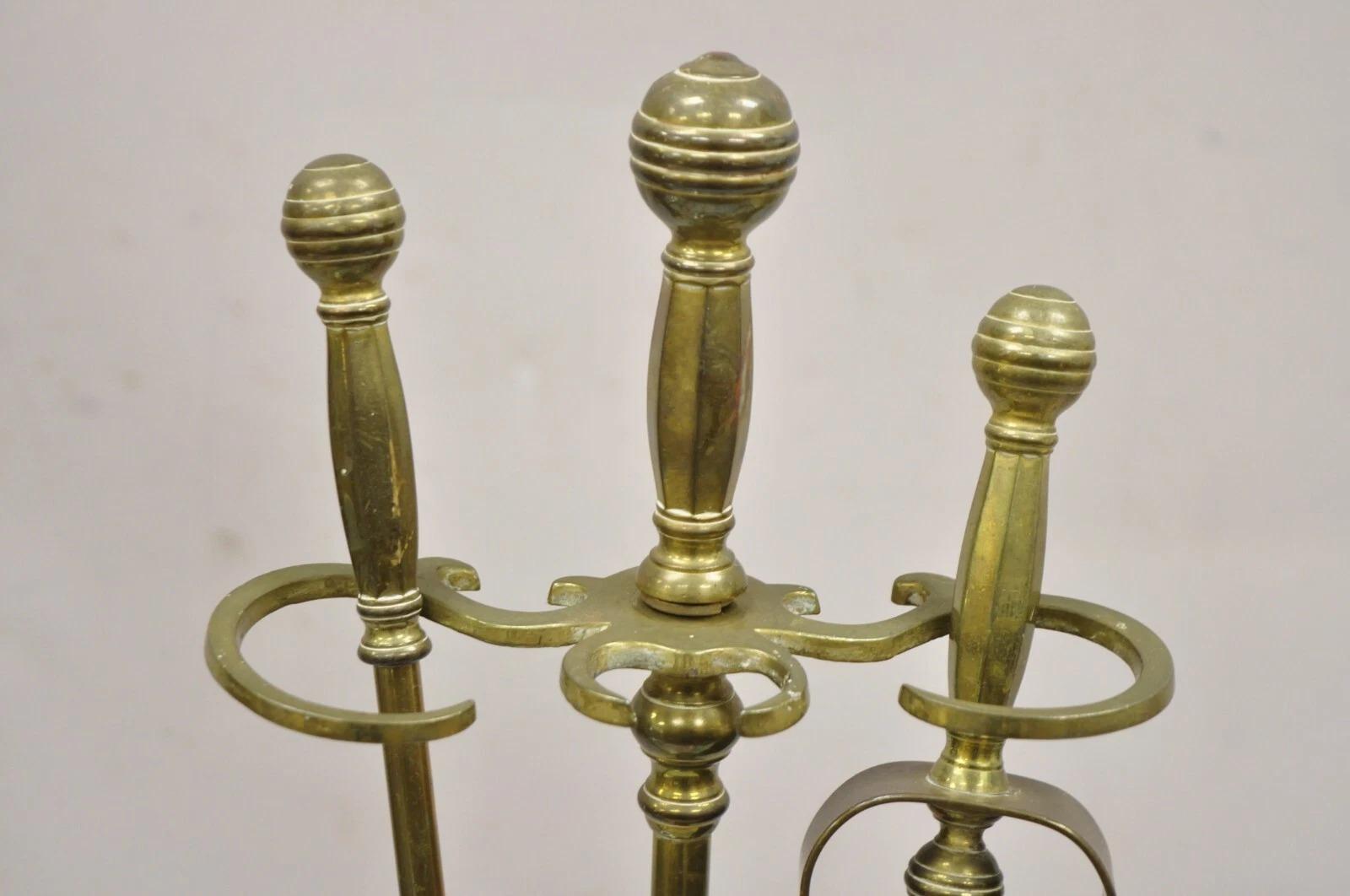 Federale Antico set di utensili per caminetto in ottone Feder inglese con terminale a sfera - Set da 3 pezzi in vendita