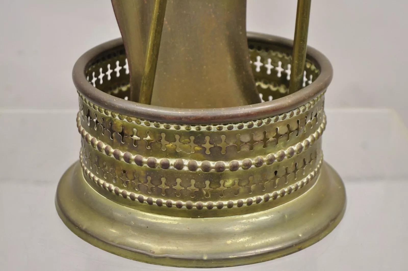 XX secolo Antico set di utensili per caminetto in ottone Feder inglese con terminale a sfera - Set da 3 pezzi in vendita
