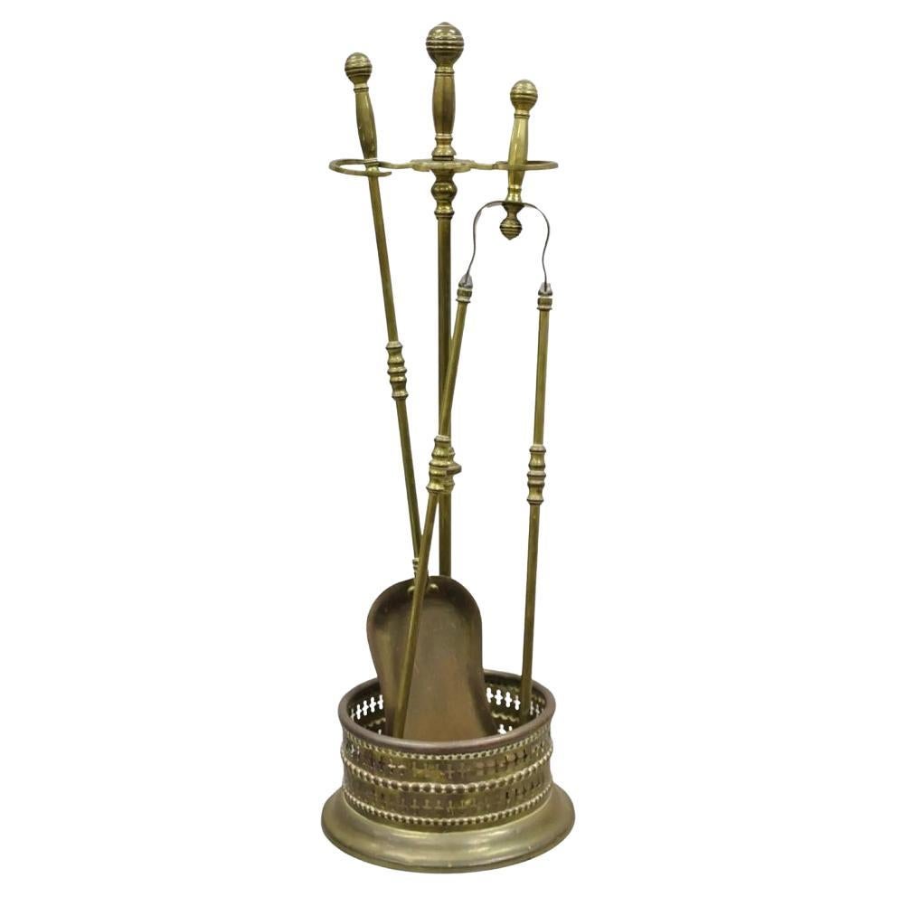 Antiguo Juego Federal Inglés de Herramientas de Latón para Chimenea con Remate de Bola - Juego de 3 Piezas