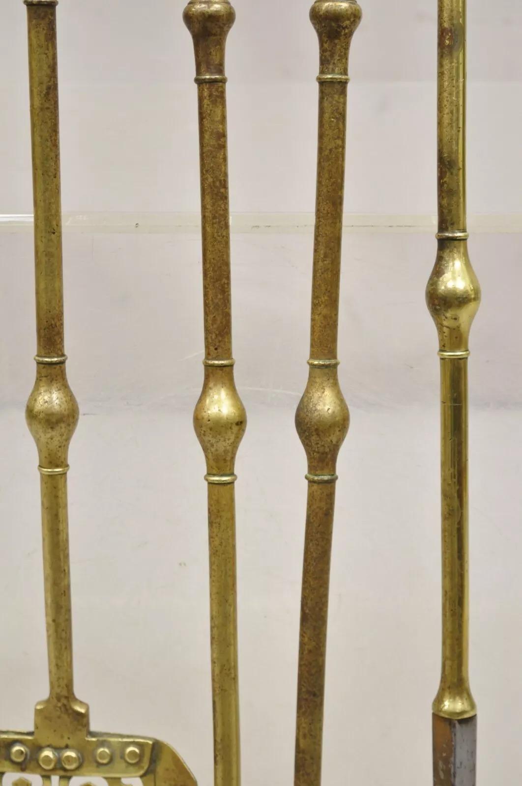 Ottone Antico set di utensili per caminetto in ottone Feder Sheraton (A) - 3 pezzi in vendita