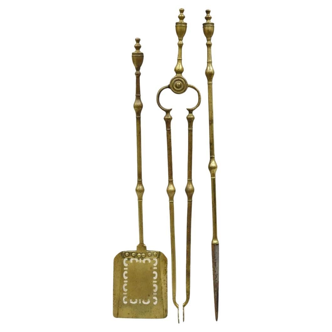 Ensemble d'outils de cheminée en laiton Sheraton fédéral anglais ancien (A) - 3 pièces
