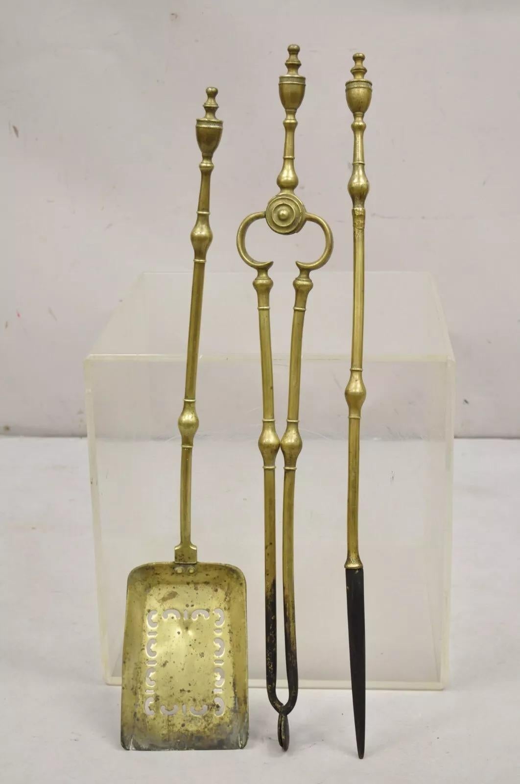 Antique English Federal Sheraton Brass Urn Finial Fireplace Tool Set (B) - 3 Pcs en vente 4