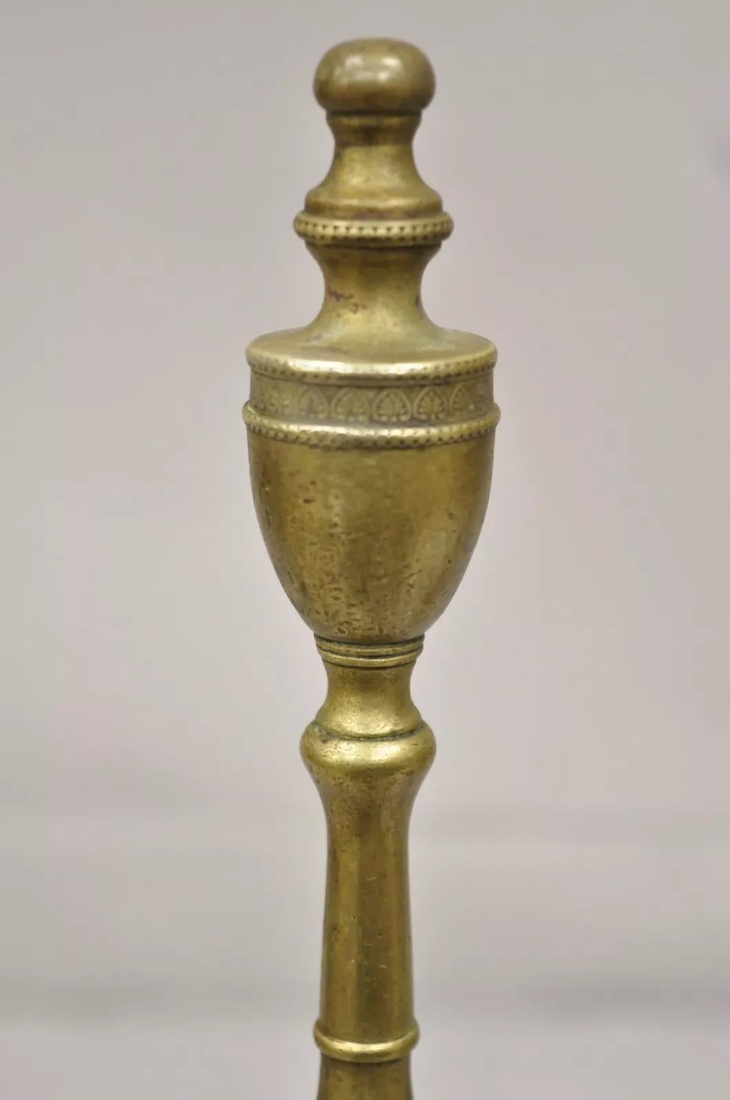 Inconnu Antique English Federal Sheraton Brass Urn Finial Fireplace Tool Set (B) - 3 Pcs en vente