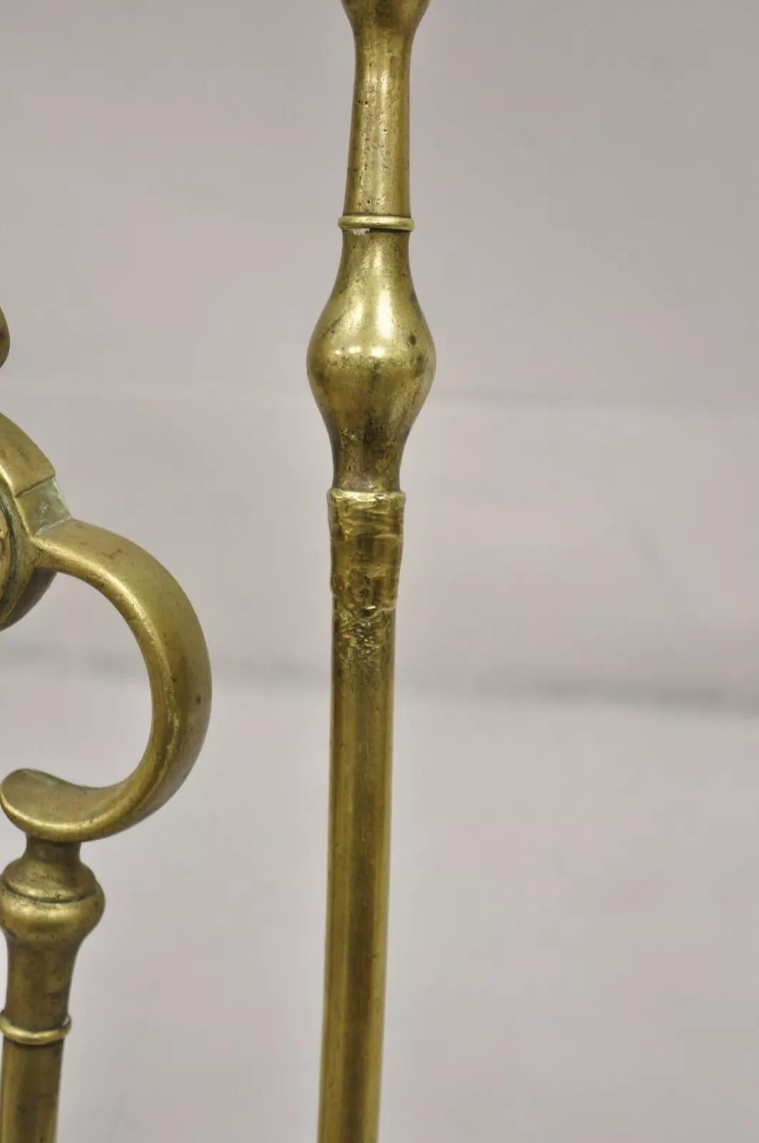 Antique English Federal Sheraton Brass Urn Finial Fireplace Tool Set (B) - 3 Pcs en vente 2