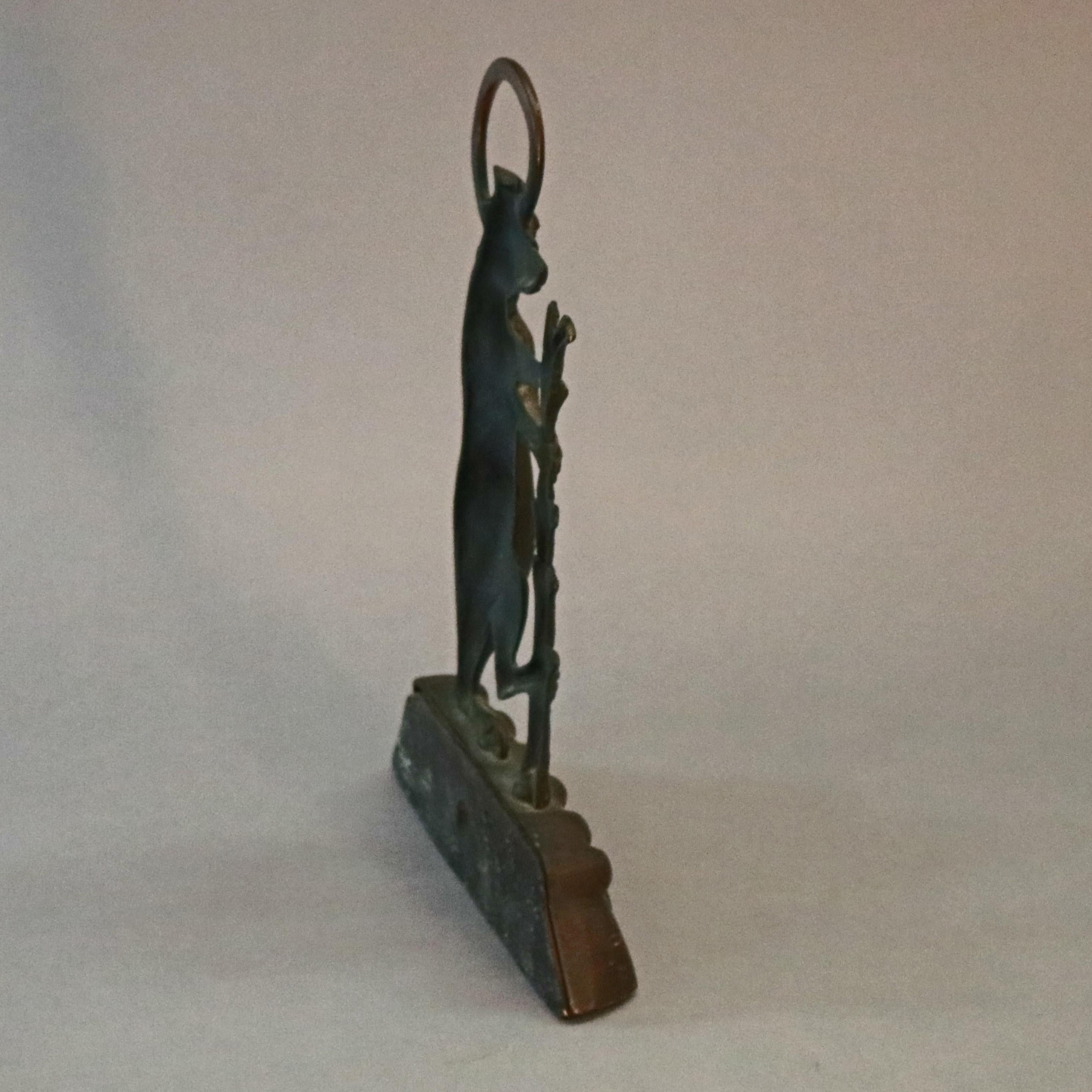 Antique English Figural Cast Bronze Warwick Bear Door Stop, 19th Century In Good Condition In Big Flats, NY