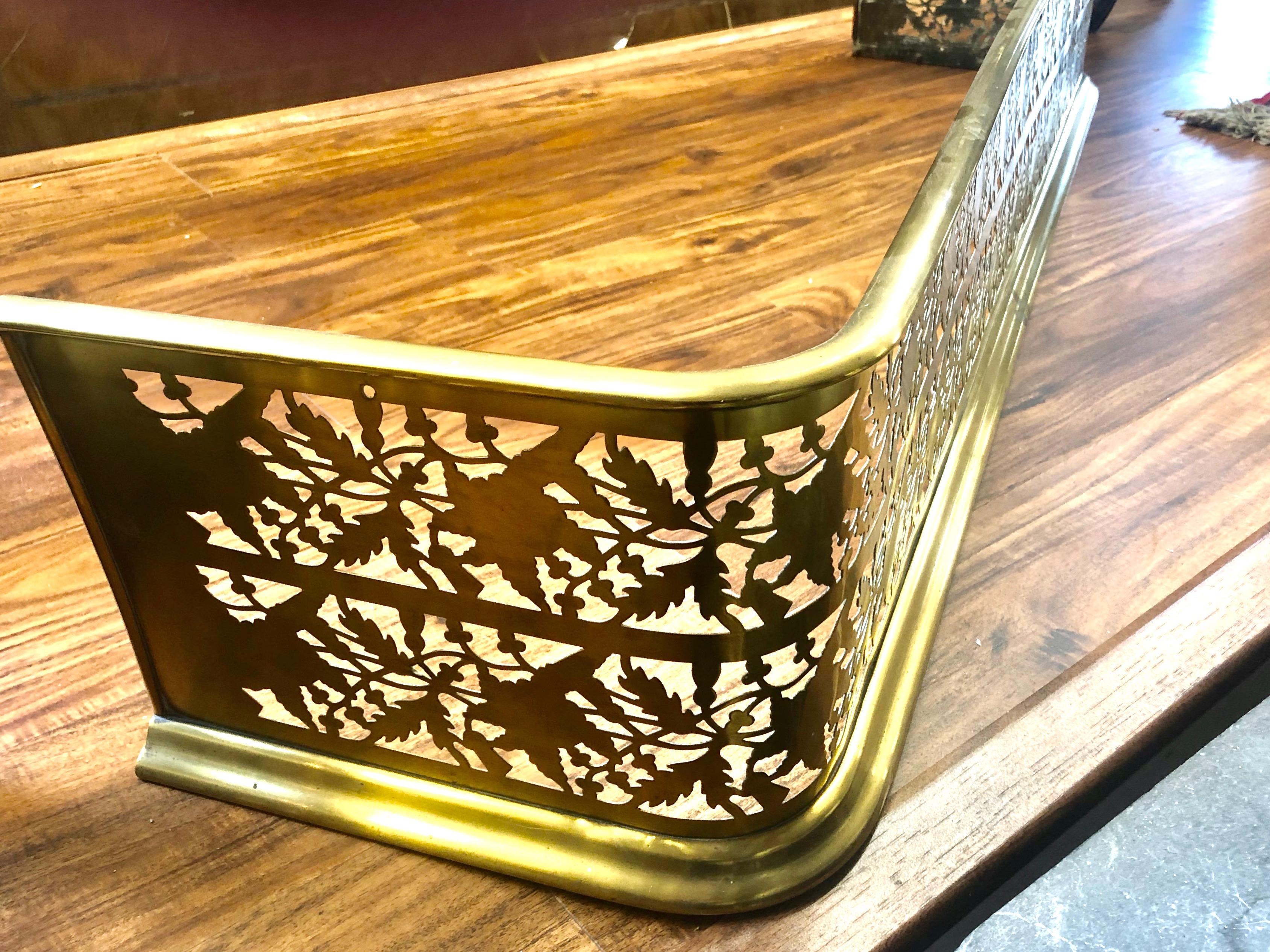 Antique English Finely Pierced 19th Century Brass Fireplace Fender In Good Condition For Sale In Charleston, SC