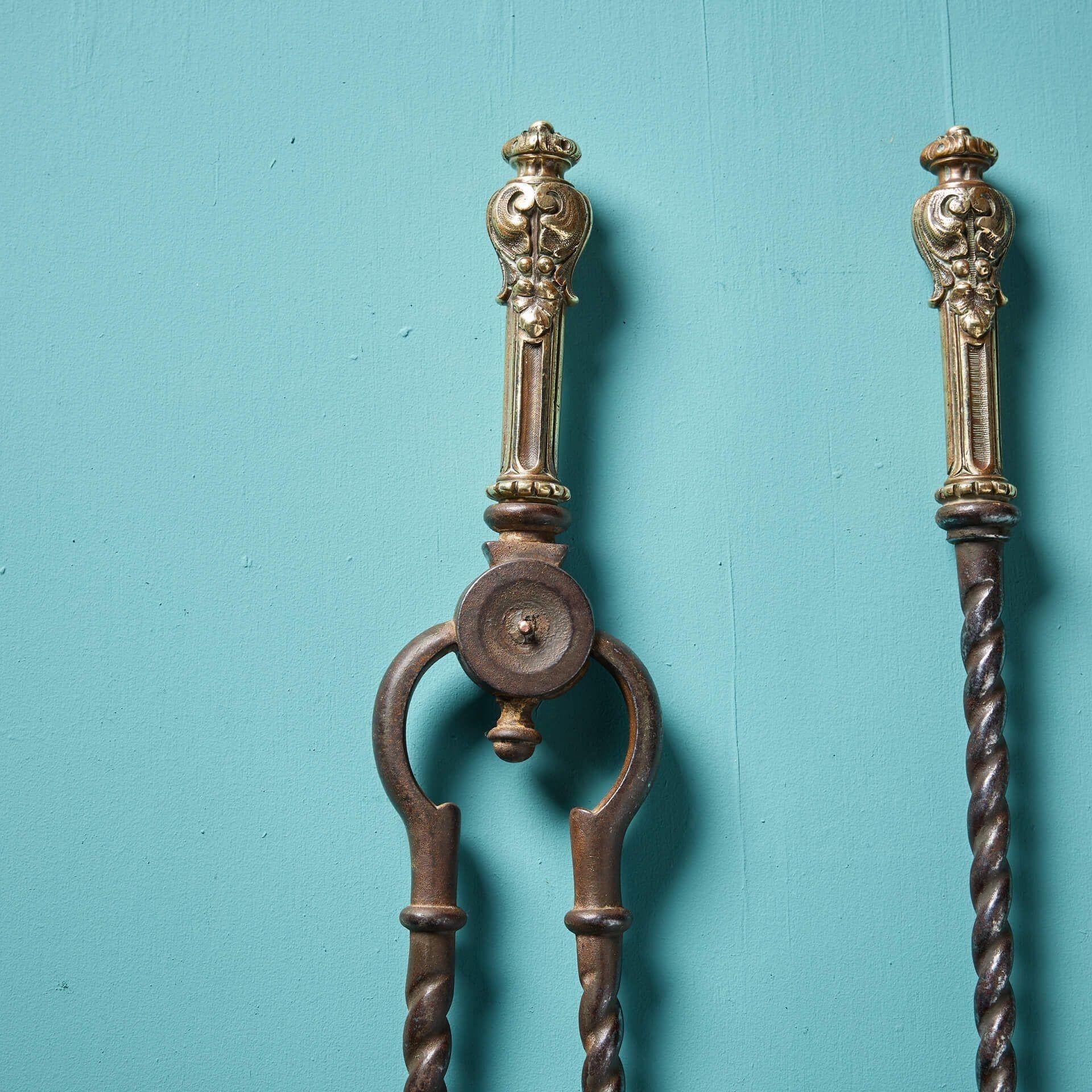 Set of Antique Georgian English Fire Tools In Fair Condition For Sale In Wormelow, Herefordshire