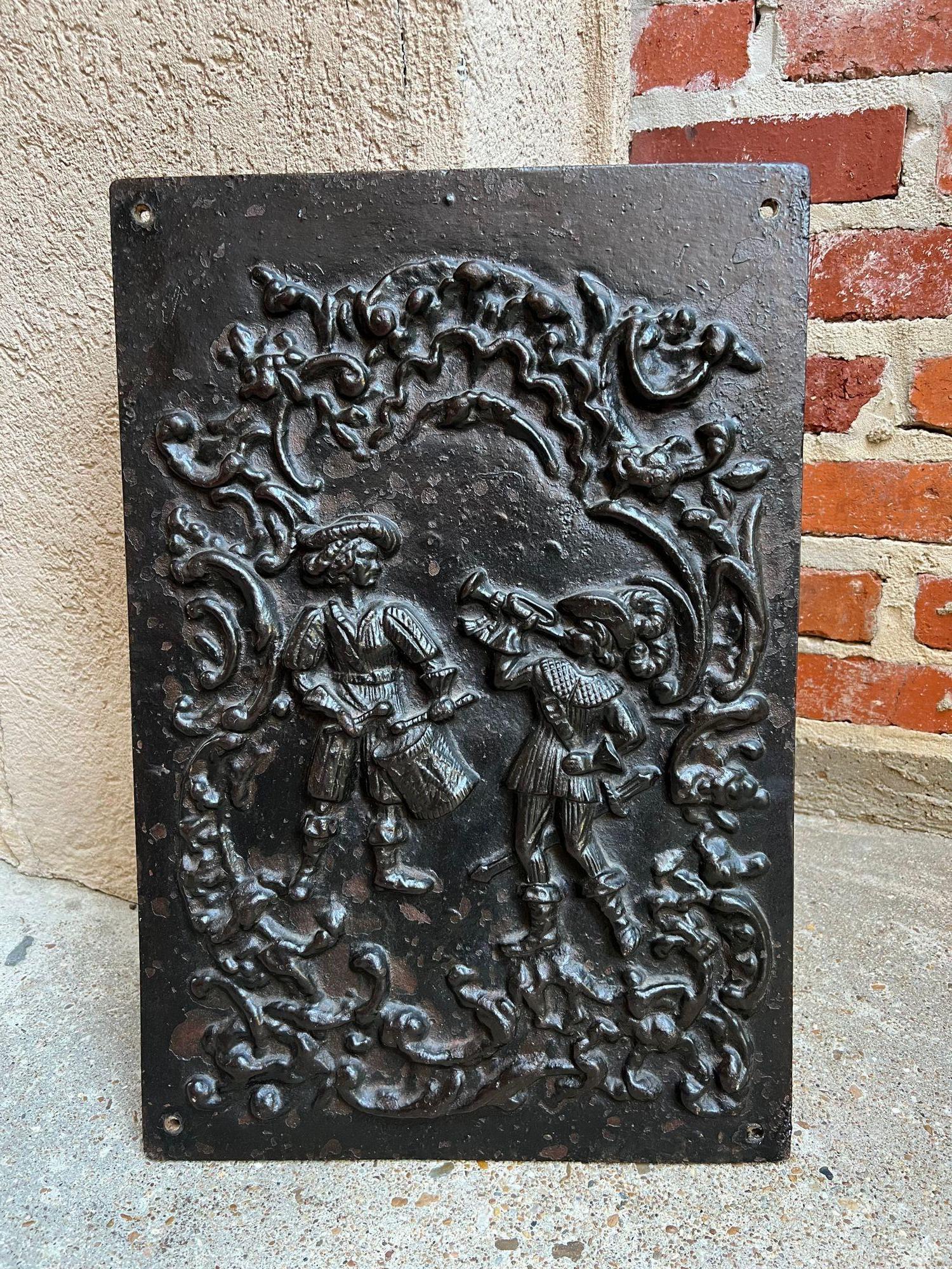Antique English Fireback Cast Iron Hearth Panel Kitchen Backsplash 19th century.
 
Direct from England, a very distinctive 19th century English cast iron hearth panel or ‘fireback’.
The slender cast panel is highly detailed, with excellent relief