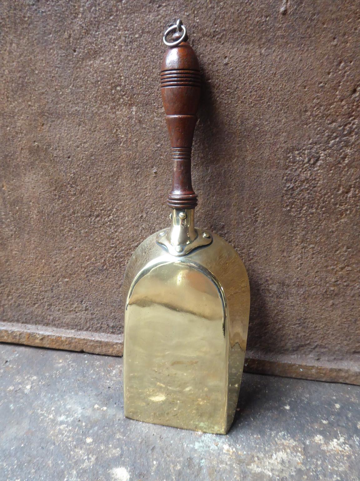 Polished Antique English Fireplace Shovel or Fire Shovel, 19th Century