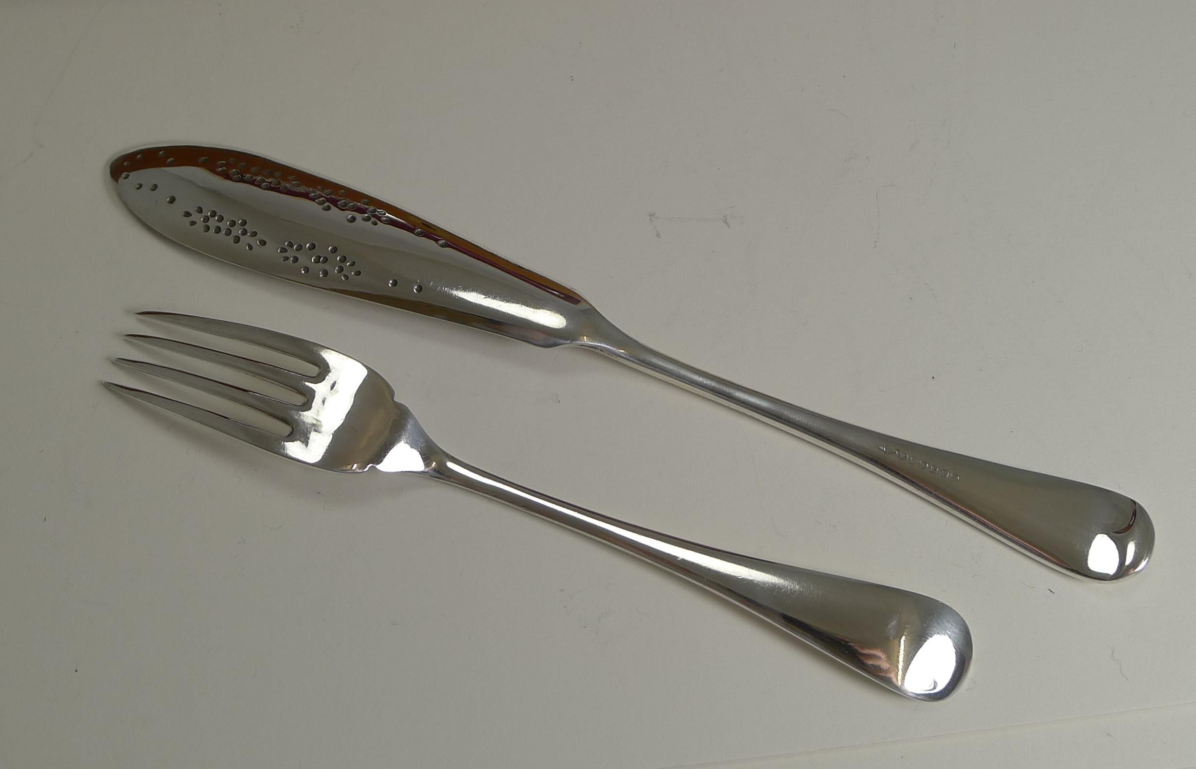 ENGLISH SILVERPLATE FISH FORK -FIDDLE STYLE S 