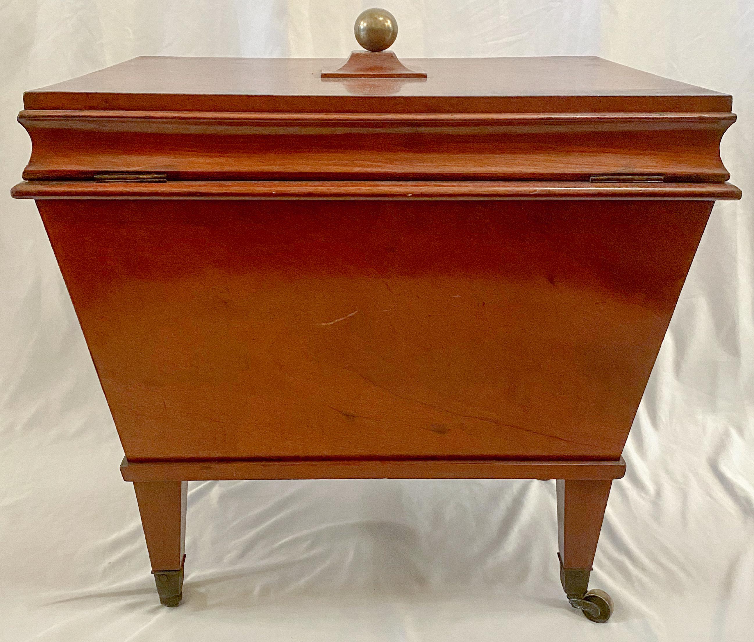 Antique English Flamed Mahogany Cellarette with Original Inserts, circa 1850 In Good Condition In New Orleans, LA