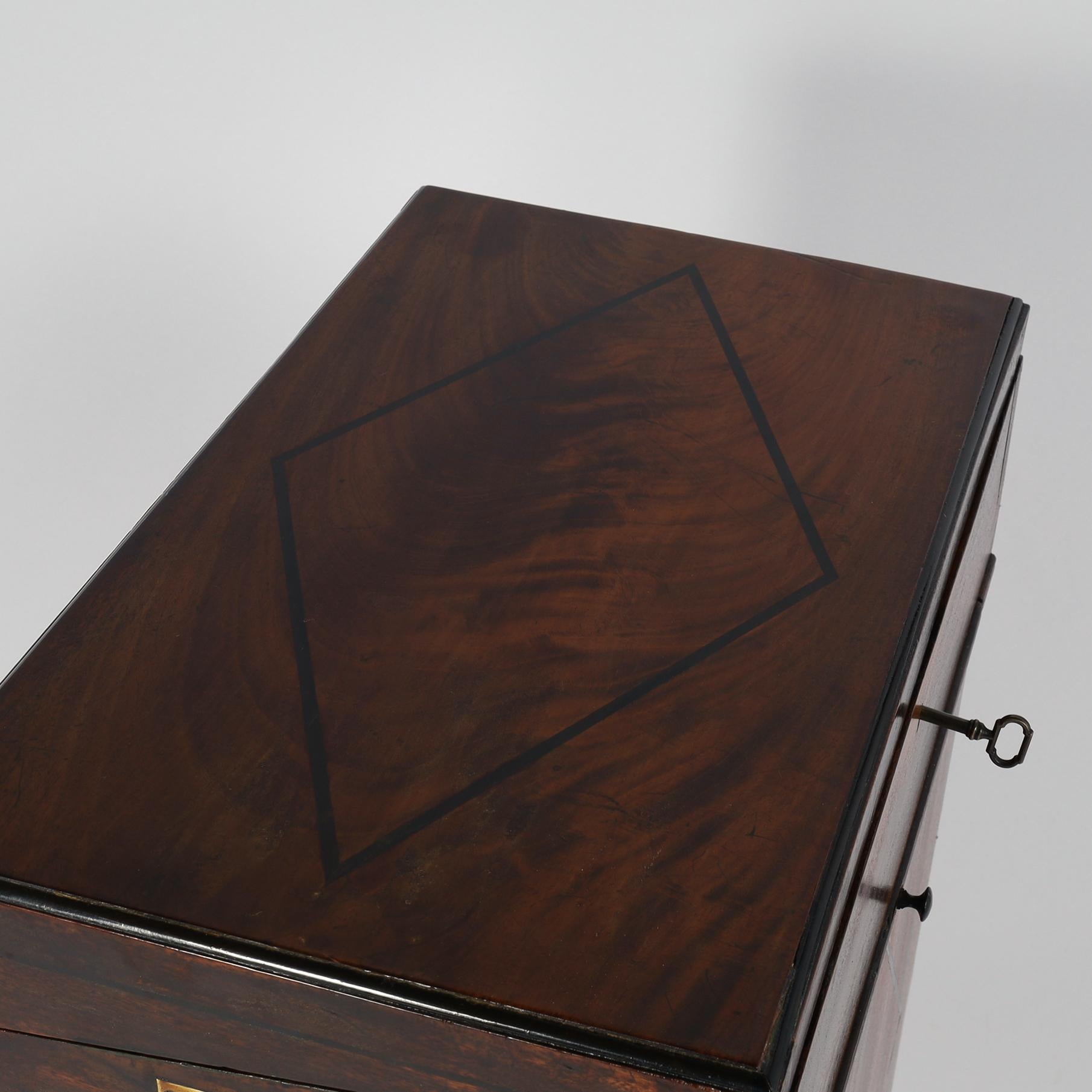 Bureau de campagne anglais antique à plateau rabattable sur Stand en vente 7