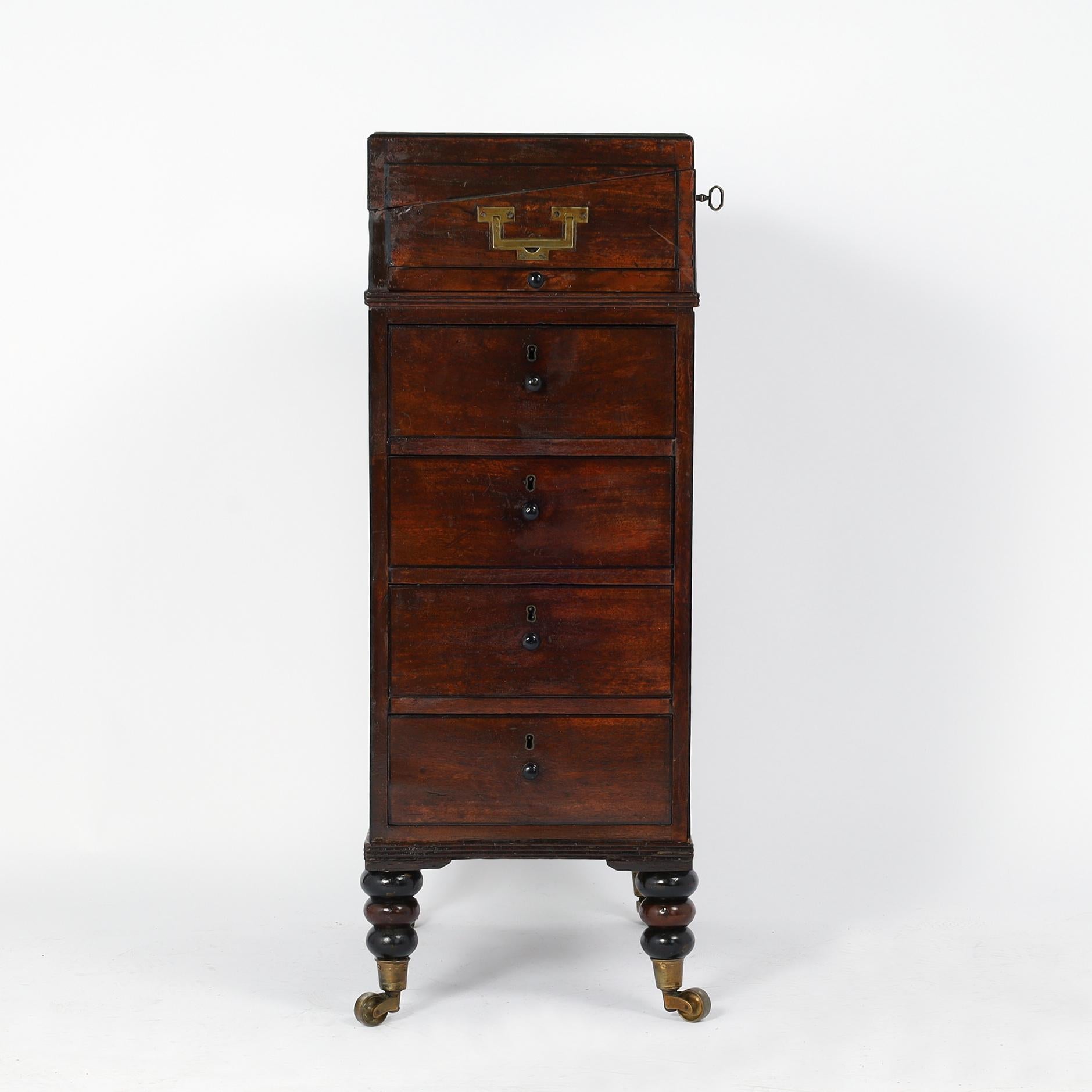 William IV Bureau de campagne anglais antique à plateau rabattable sur Stand en vente