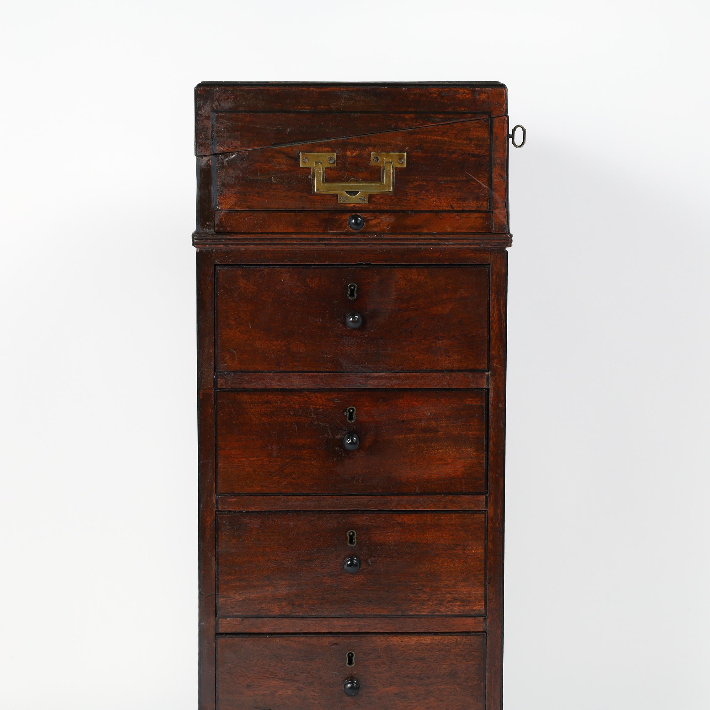 Anglais Bureau de campagne anglais antique à plateau rabattable sur Stand en vente