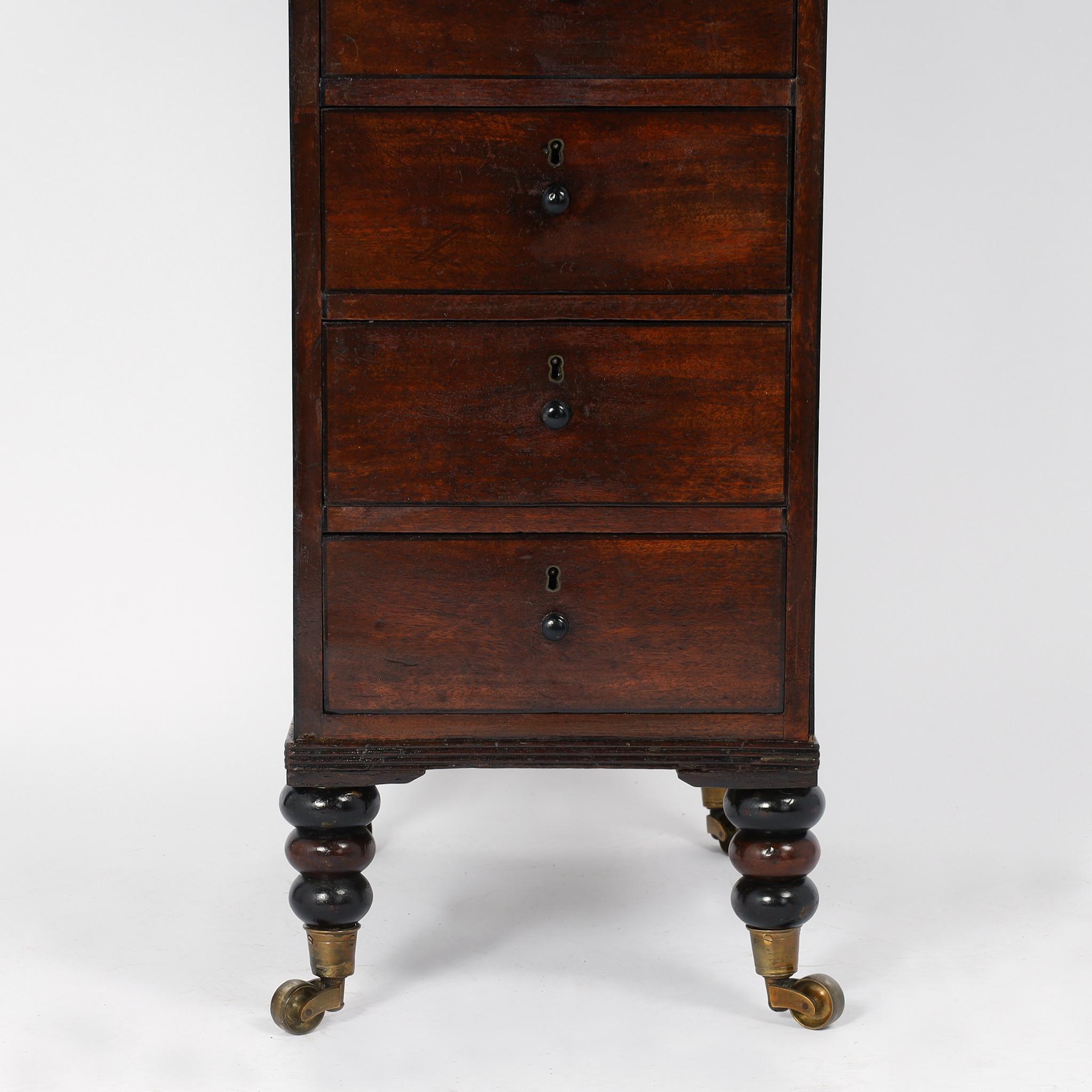 Tourné Bureau de campagne anglais antique à plateau rabattable sur Stand en vente