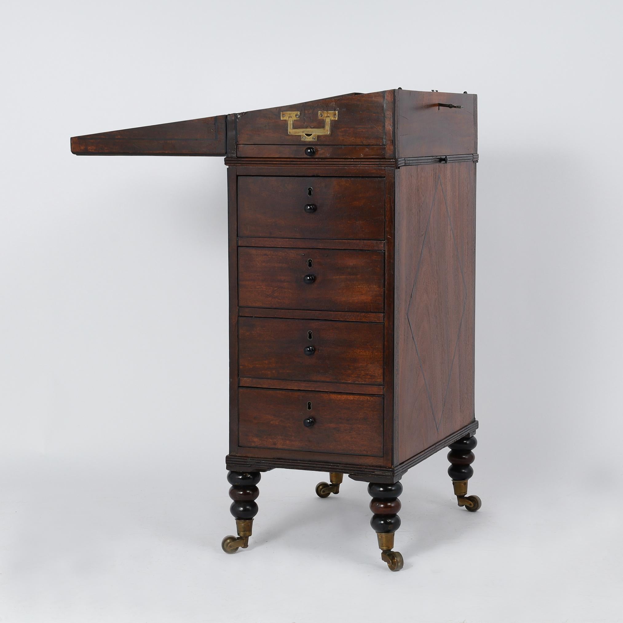 Bureau de campagne anglais antique à plateau rabattable sur Stand Bon état - En vente à Palm Beach, FL