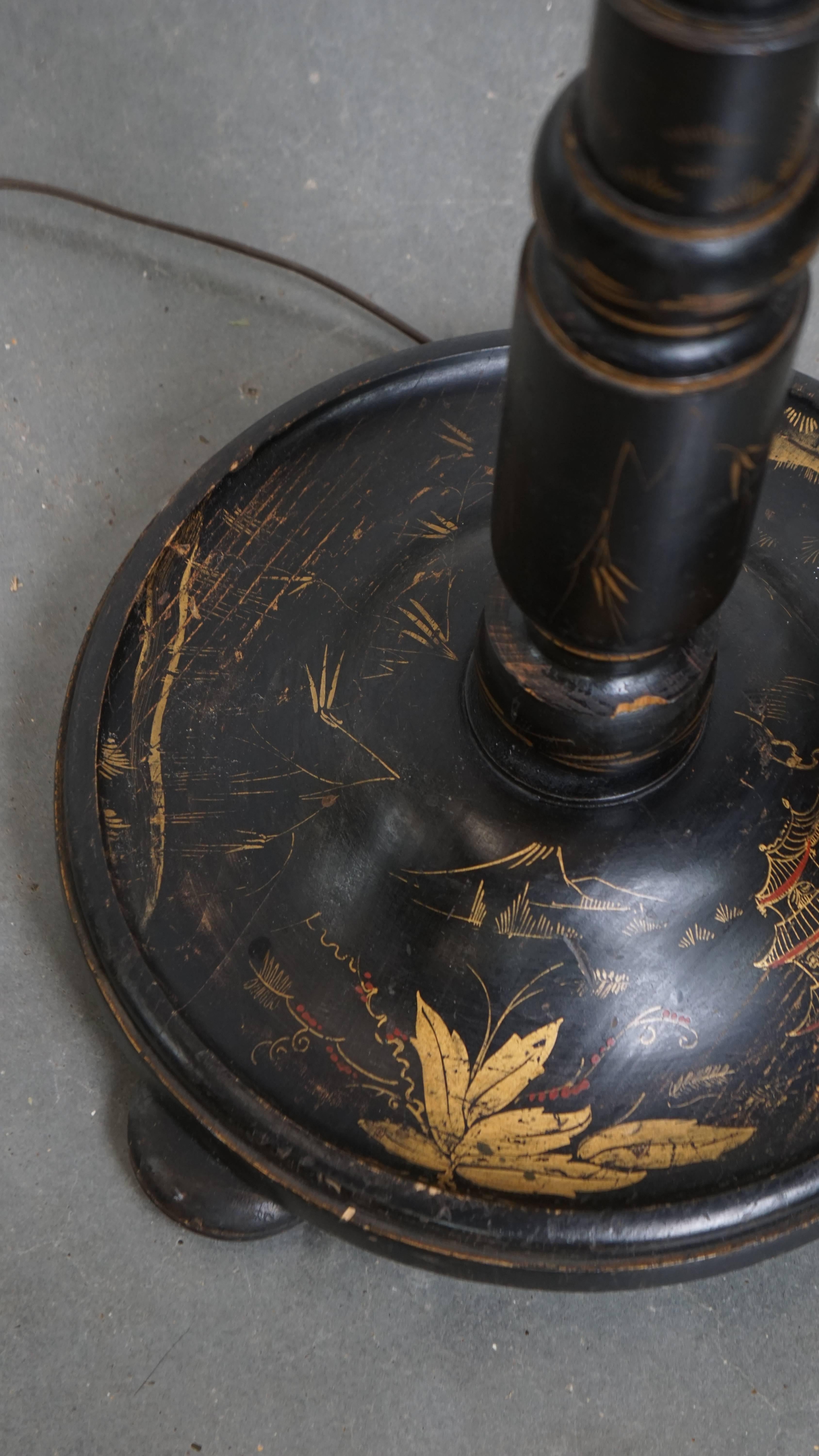 Antique English Floor Lamp from the Early 1900s For Sale 3
