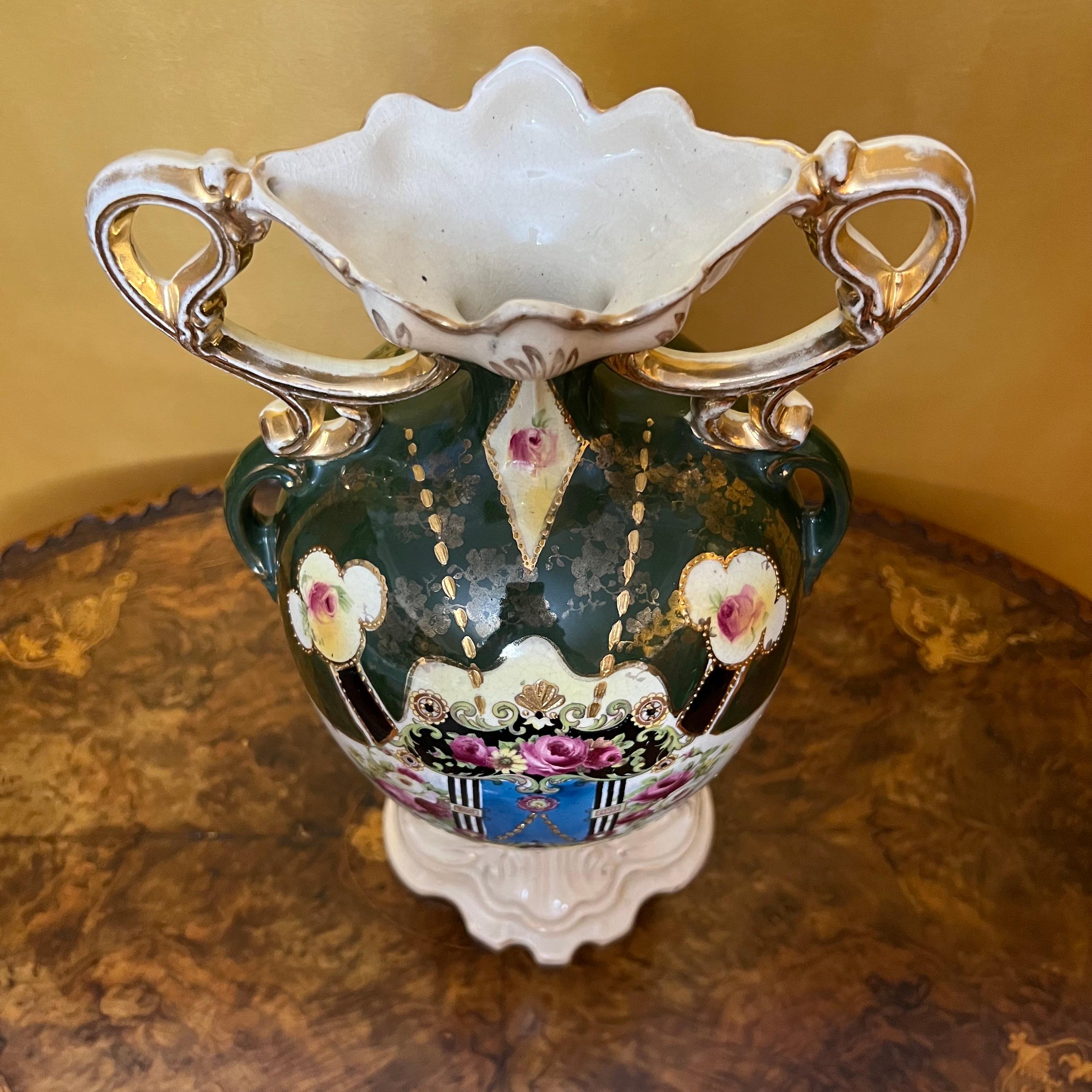Antique English Floral Large Vase In Good Condition For Sale In EDENSOR PARK, NSW