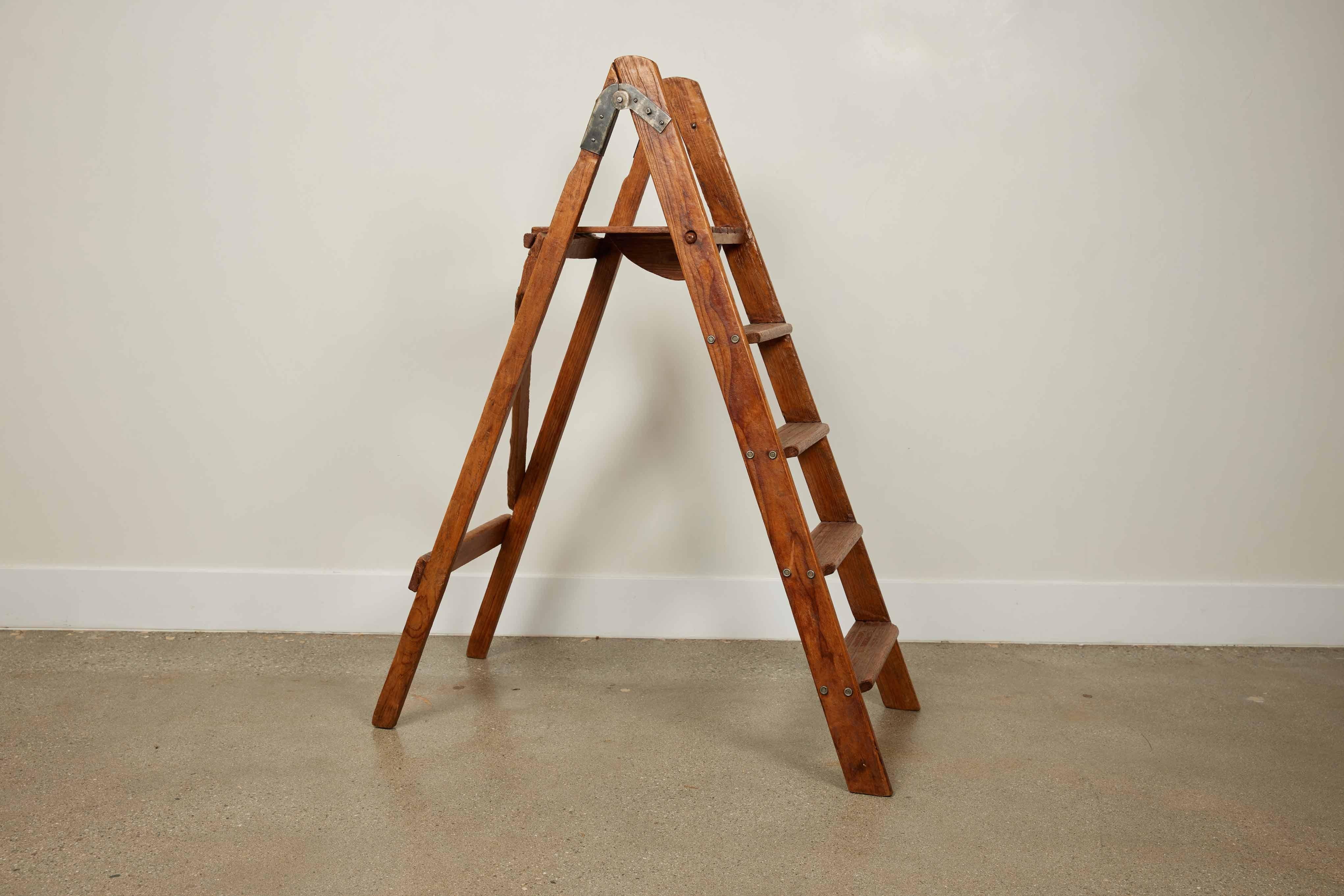 Antique English Folding Library Step Ladder, 1880s In Good Condition For Sale In Santa Monica, CA