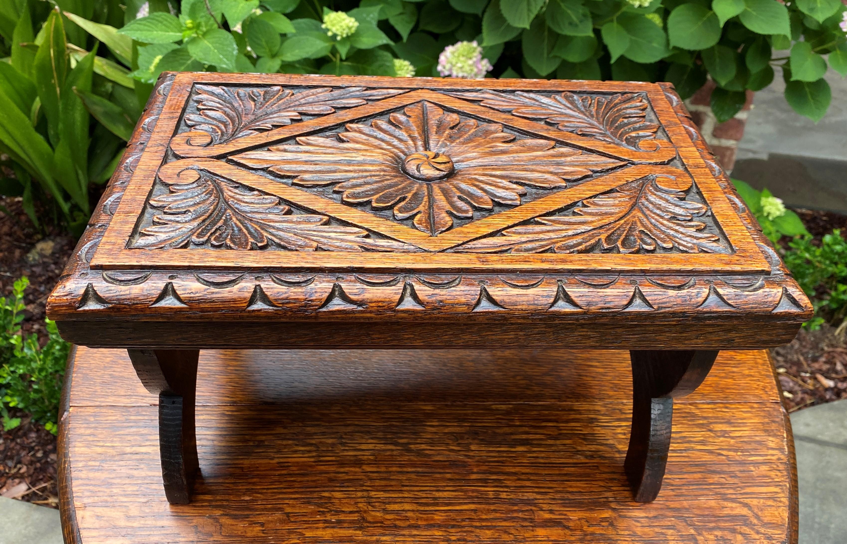 CHARMING Antique English Oak Kettle Stand, Bench or Footstool ~~c. 1920s

Classic British flair decorator piece with carved top and sides~~always in high demand!

Perfect for a living area or bedroom footstool or use as a decorative accent for