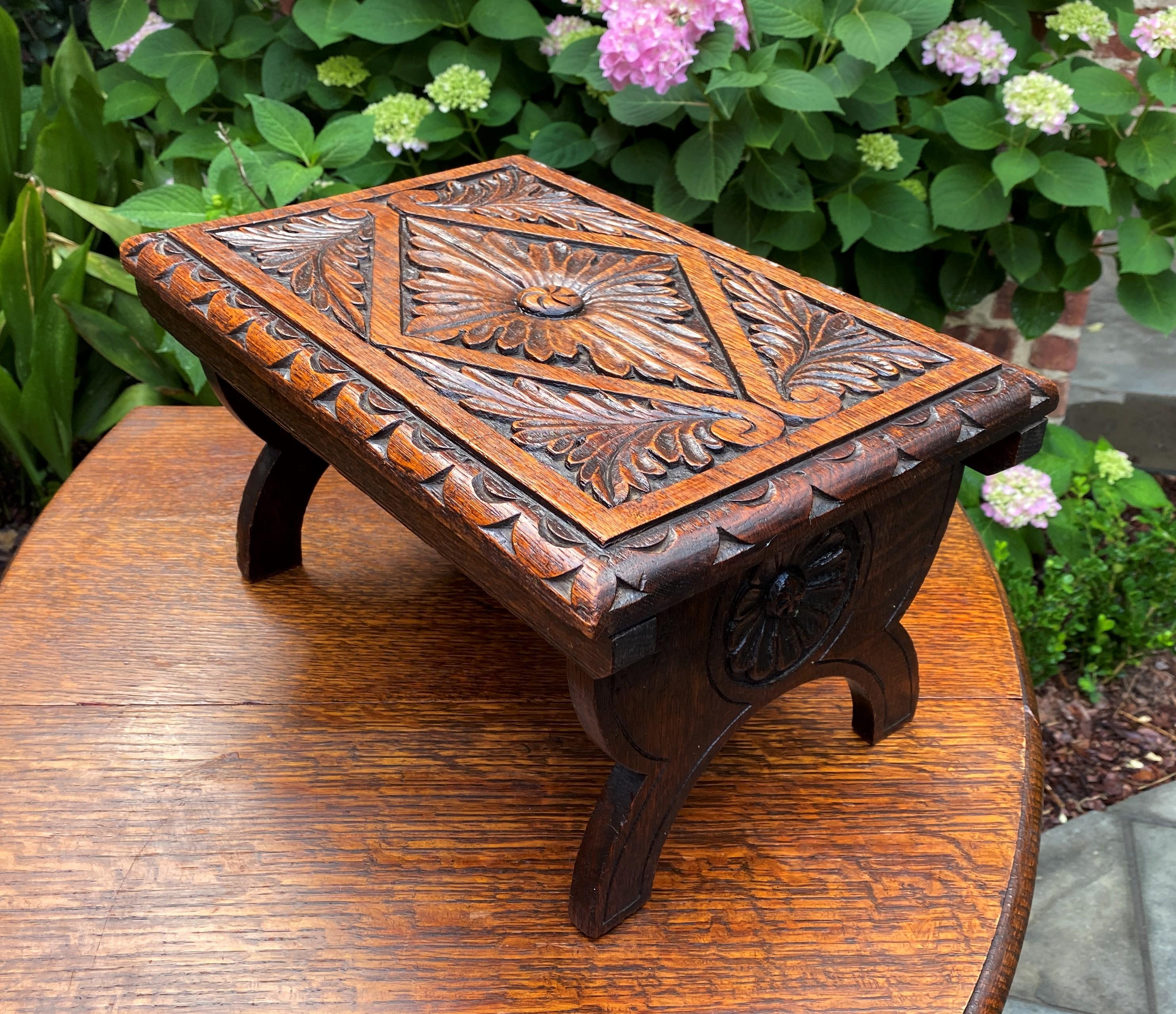 Antique English Foot Stool Kettle Stand Small Bench Carved Oak 1920s In Good Condition In Tyler, TX