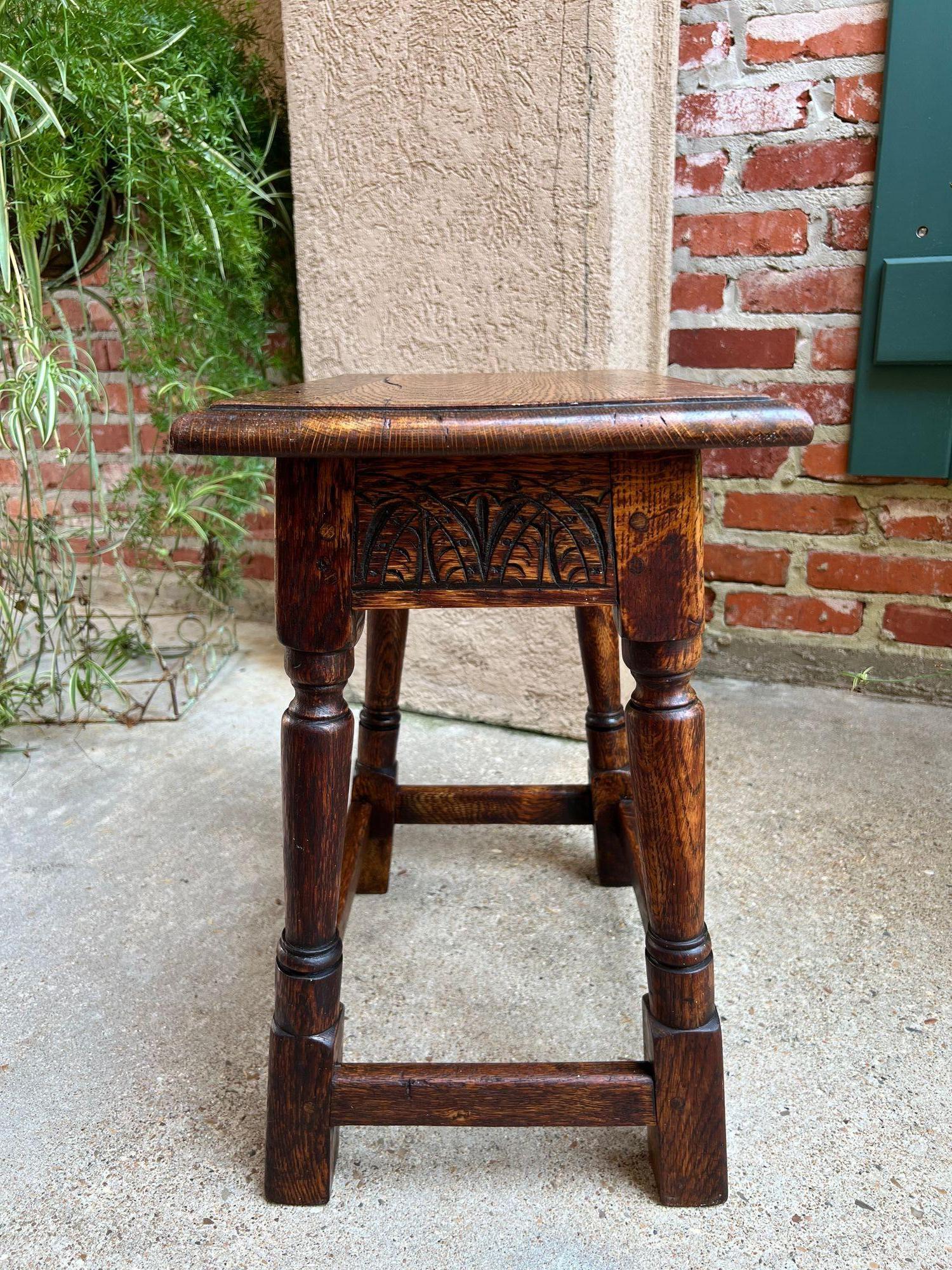 Antiguo escabel inglés Banco Taburete articulado Roble tallado Soporte jacobeo c1900 en venta 3