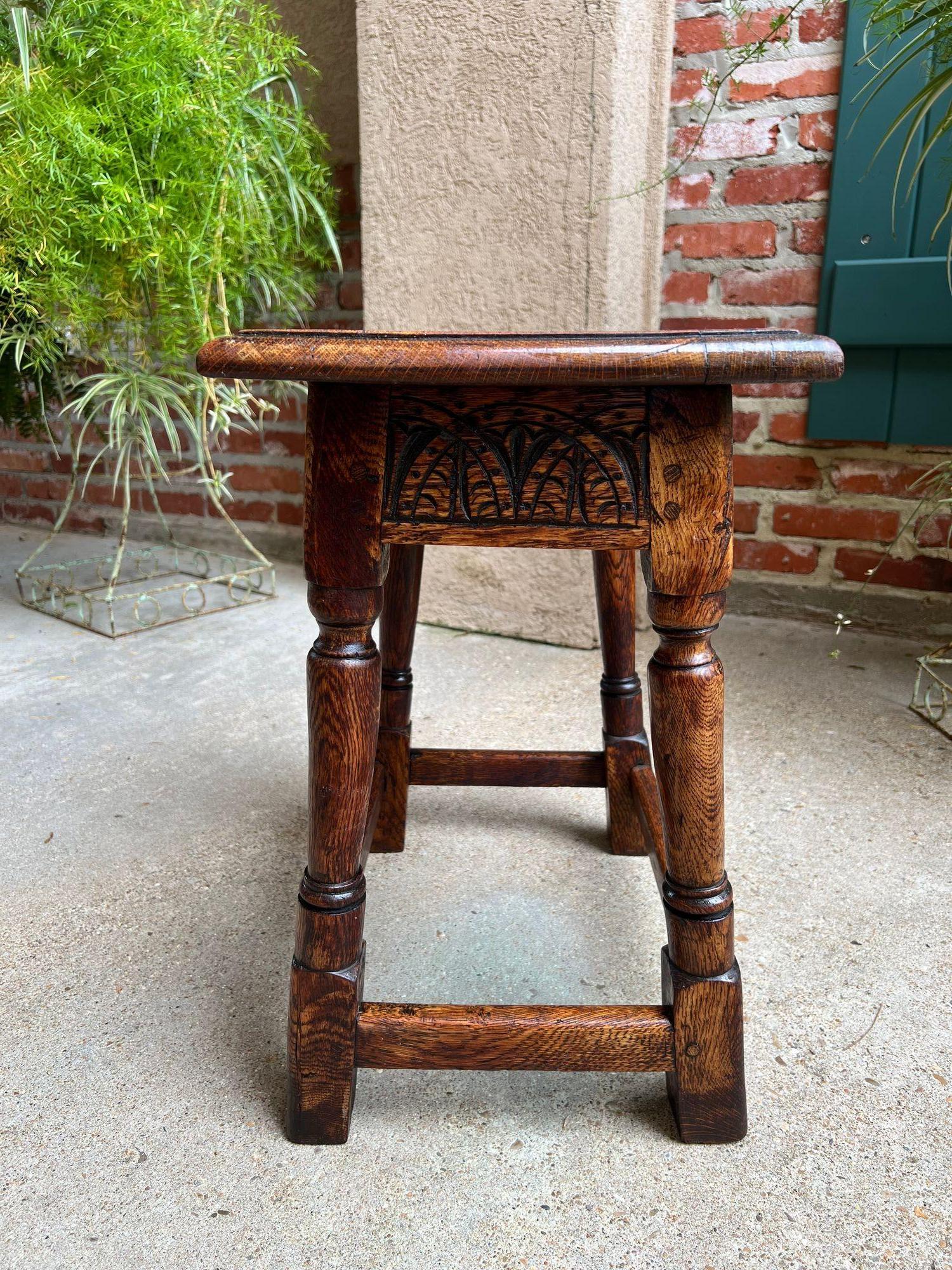 Antiguo escabel inglés Banco Taburete articulado Roble tallado Soporte jacobeo c1900 en venta 4