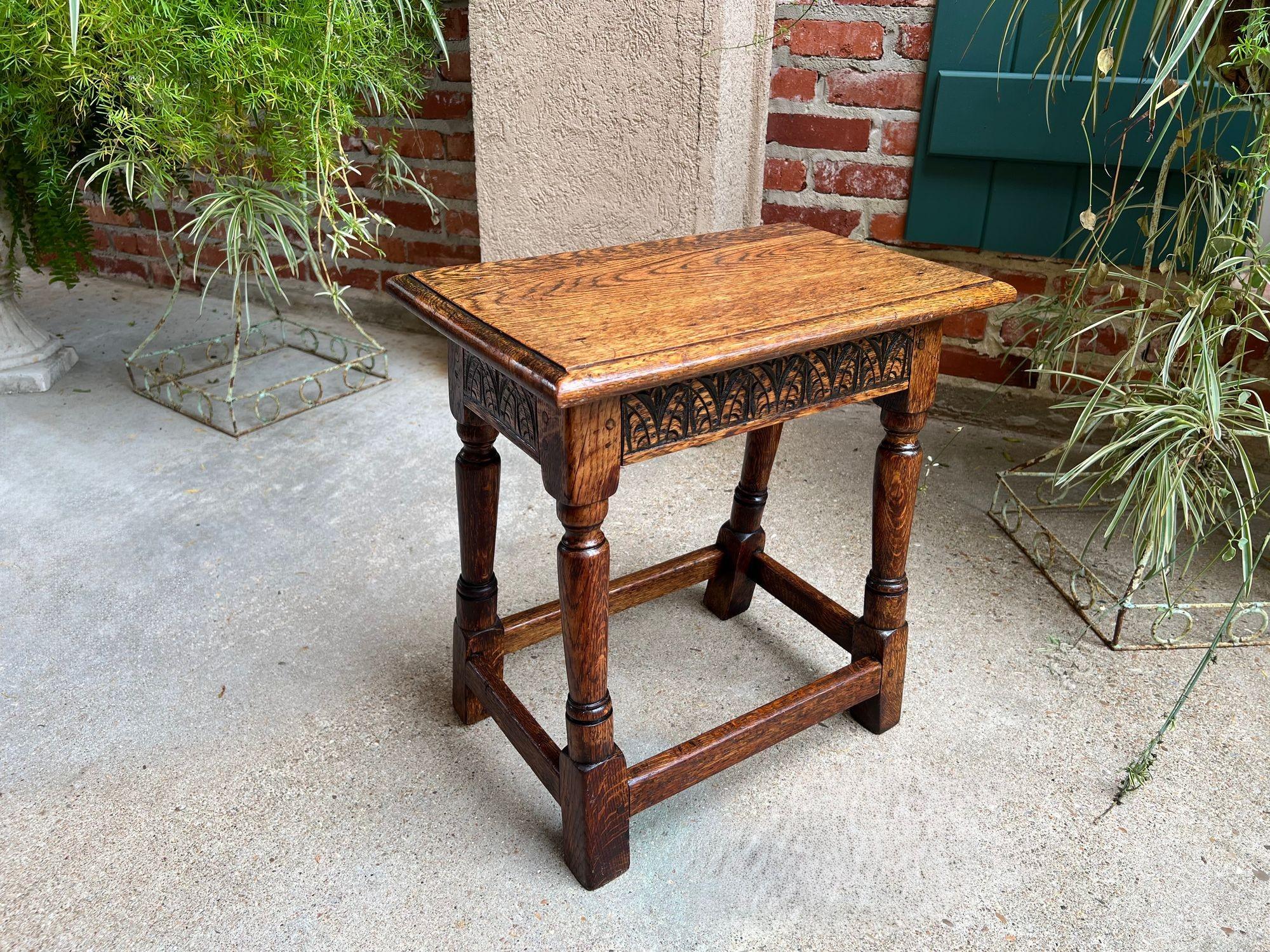 Antiguo escabel inglés Banco Taburete articulado Roble tallado Soporte jacobeo c1900 Jacobino en venta