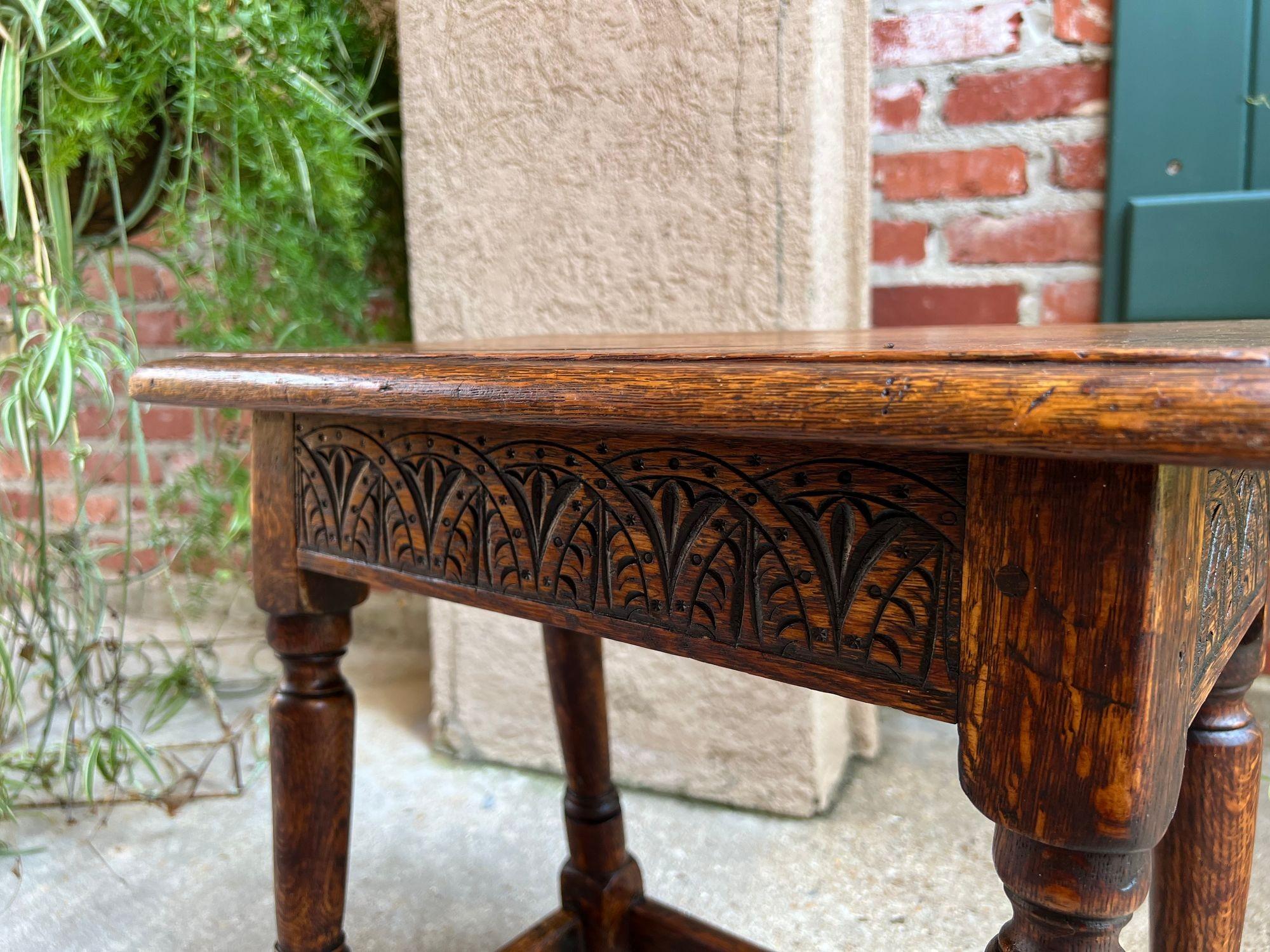 Antiguo escabel inglés Banco Taburete articulado Roble tallado Soporte jacobeo c1900 en venta 1