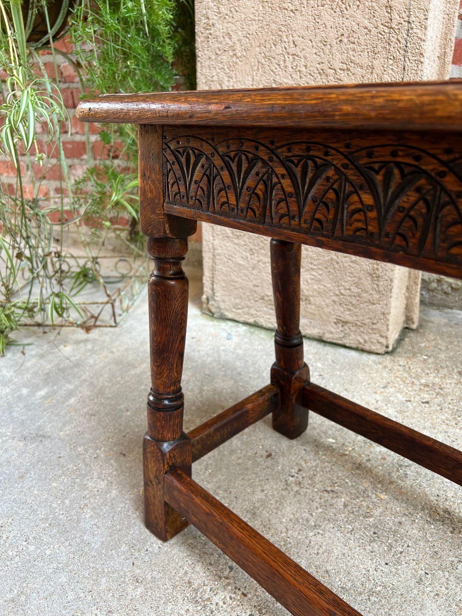 Antiguo escabel inglés Banco Taburete articulado Roble tallado Soporte jacobeo c1900 en venta 2