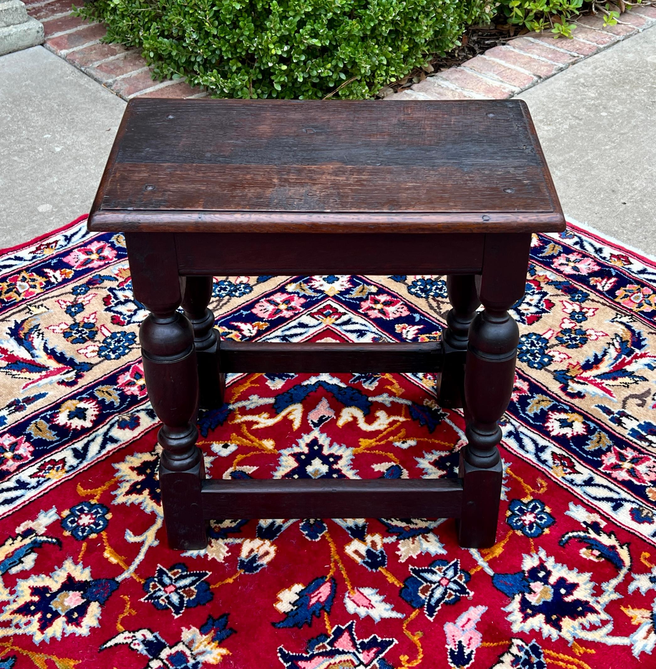 Ancien repose-pieds anglais ancien tabouret joint à pieds tournés en chêne piqué vers 1900 en vente 5