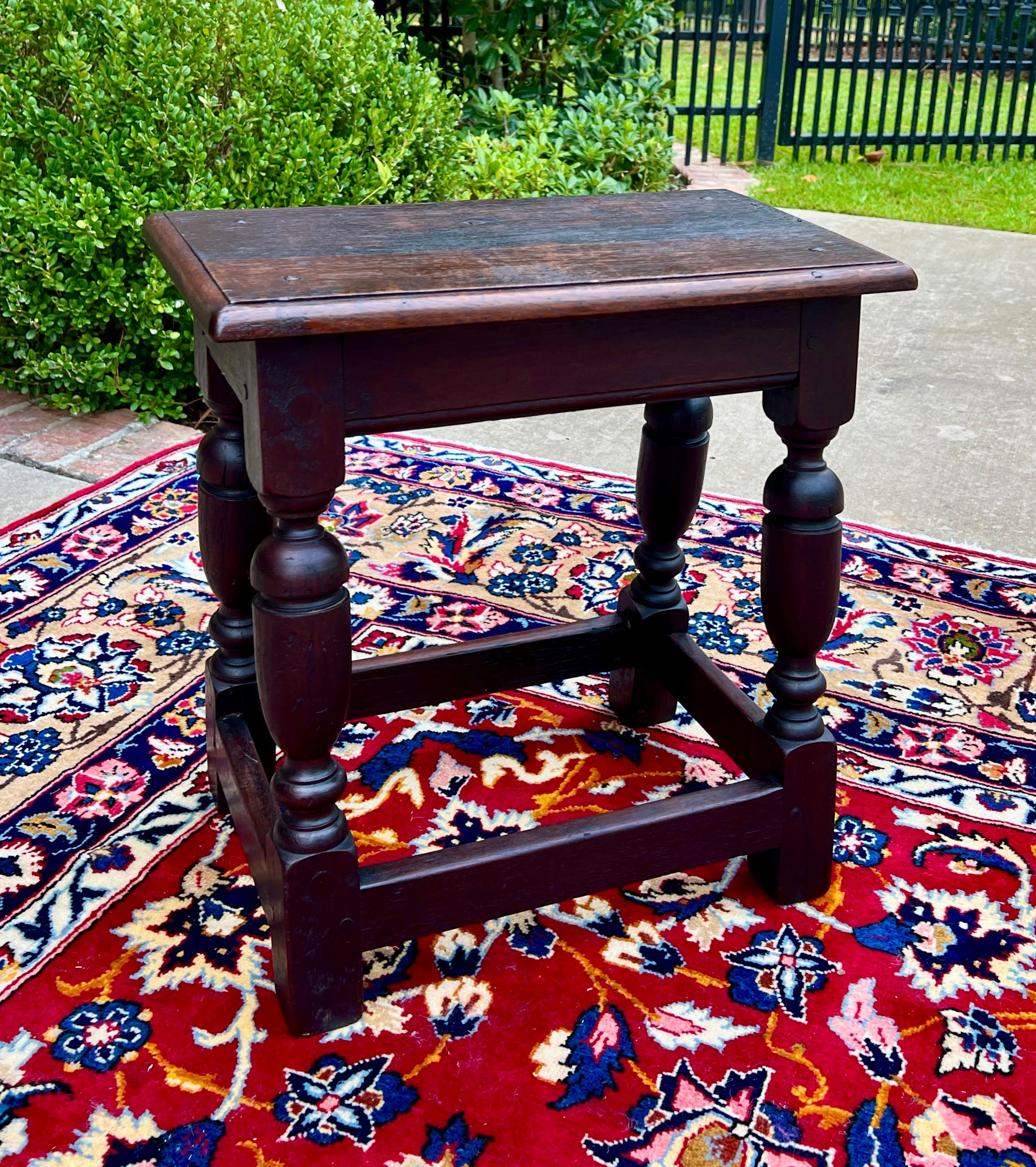 Ancien repose-pieds anglais ancien tabouret joint à pieds tournés en chêne piqué vers 1900 en vente 6