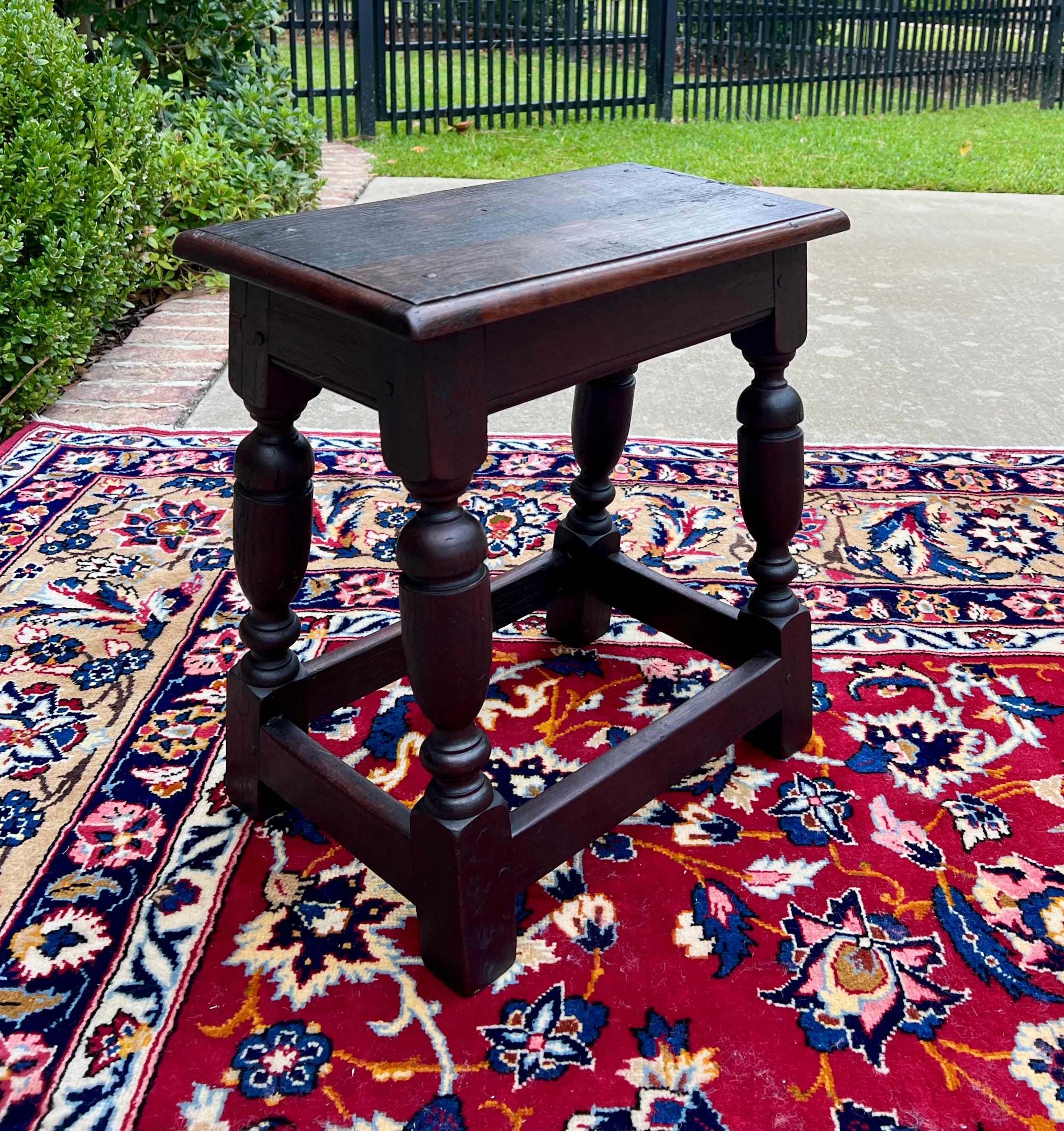 Arts and Crafts Ancien repose-pieds anglais ancien tabouret joint à pieds tournés en chêne piqué vers 1900 en vente