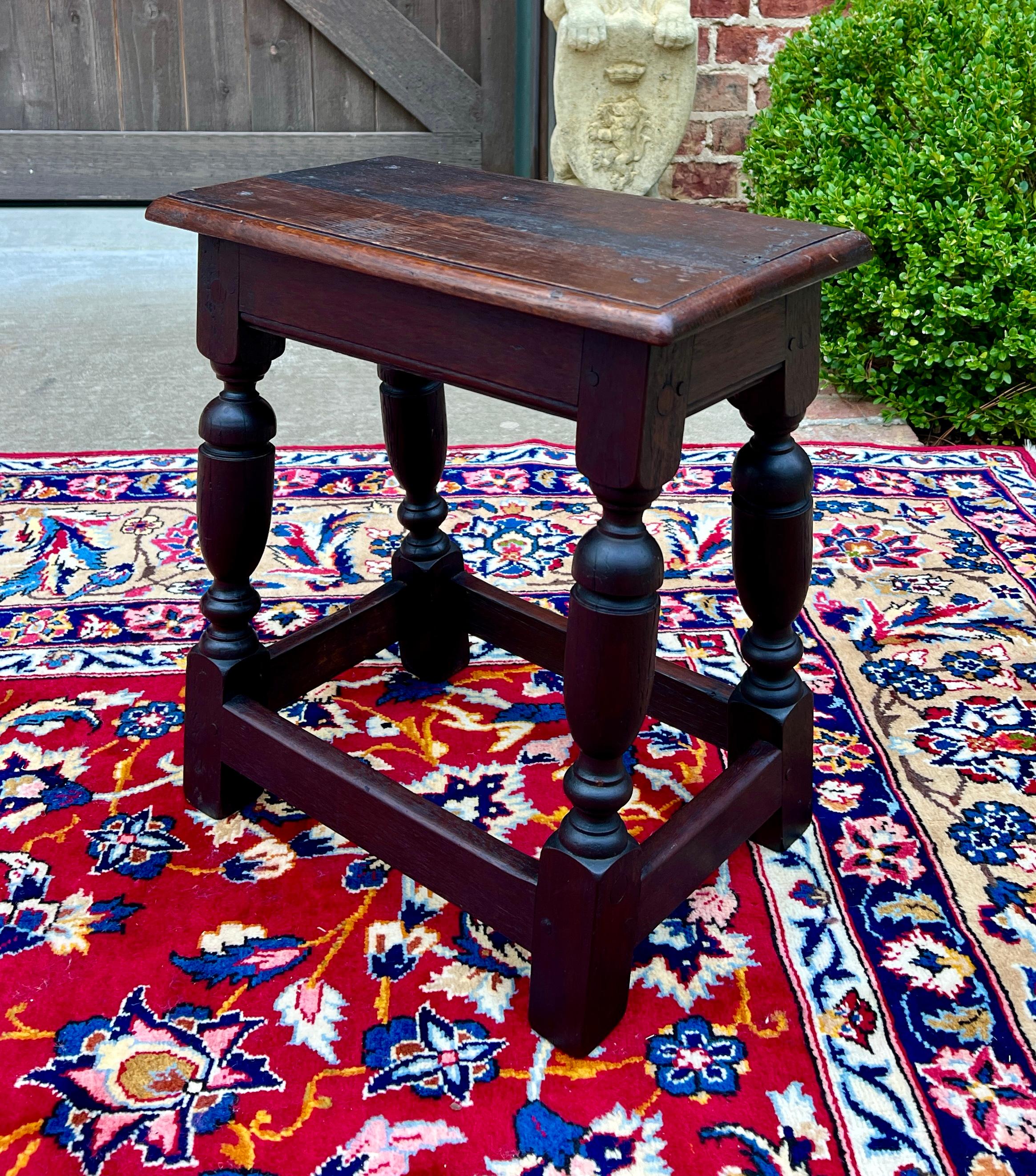 Anglais Ancien repose-pieds anglais ancien tabouret joint à pieds tournés en chêne piqué vers 1900 en vente