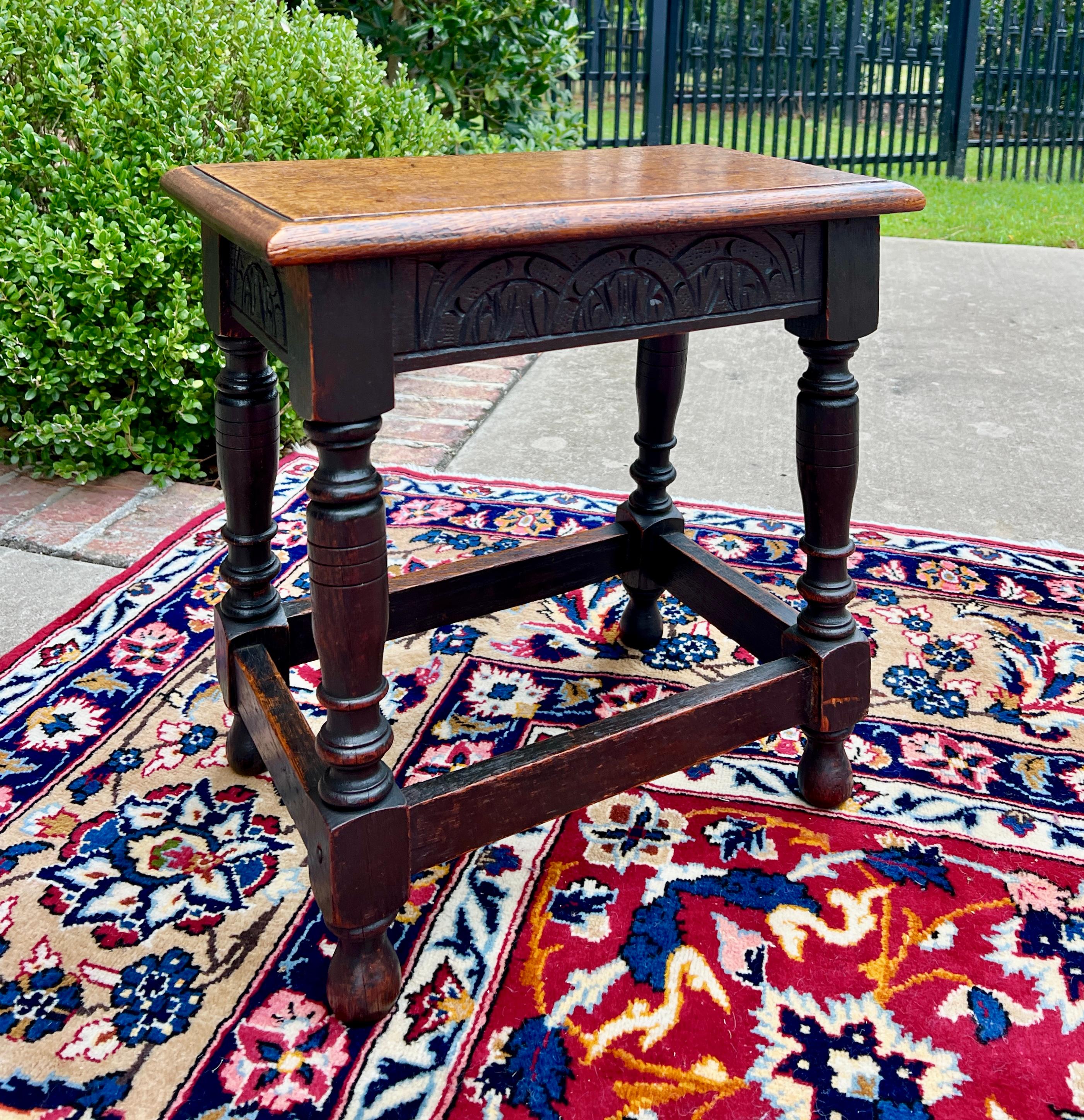 Arts and Crafts Antico sgabello inglese Stool Bench Stool Joint Stool Gamba tornita intagliata Oak c.C. 1900 in vendita