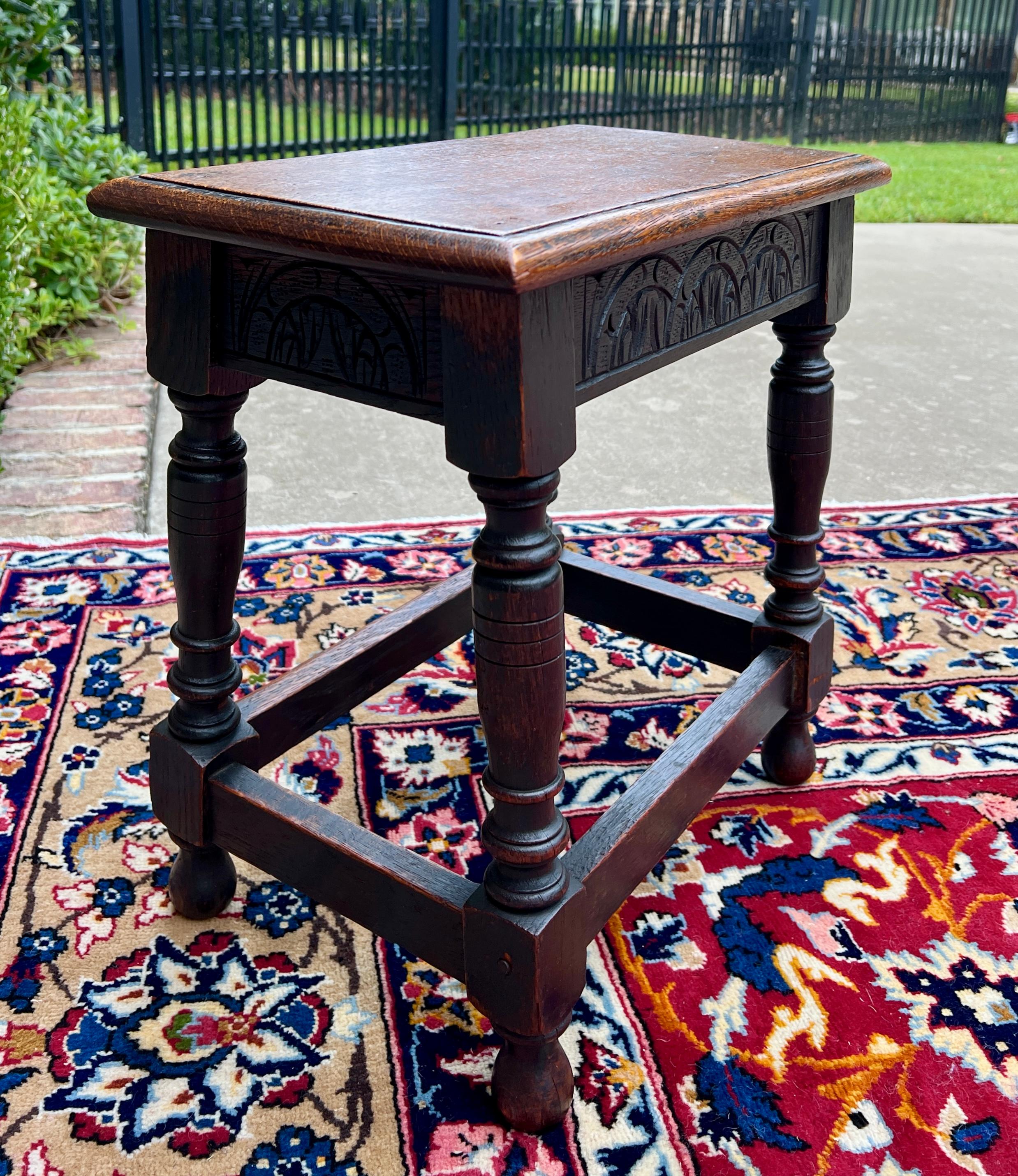 Inglese Antico sgabello inglese Stool Bench Stool Joint Stool Gamba tornita intagliata Oak c.C. 1900 in vendita