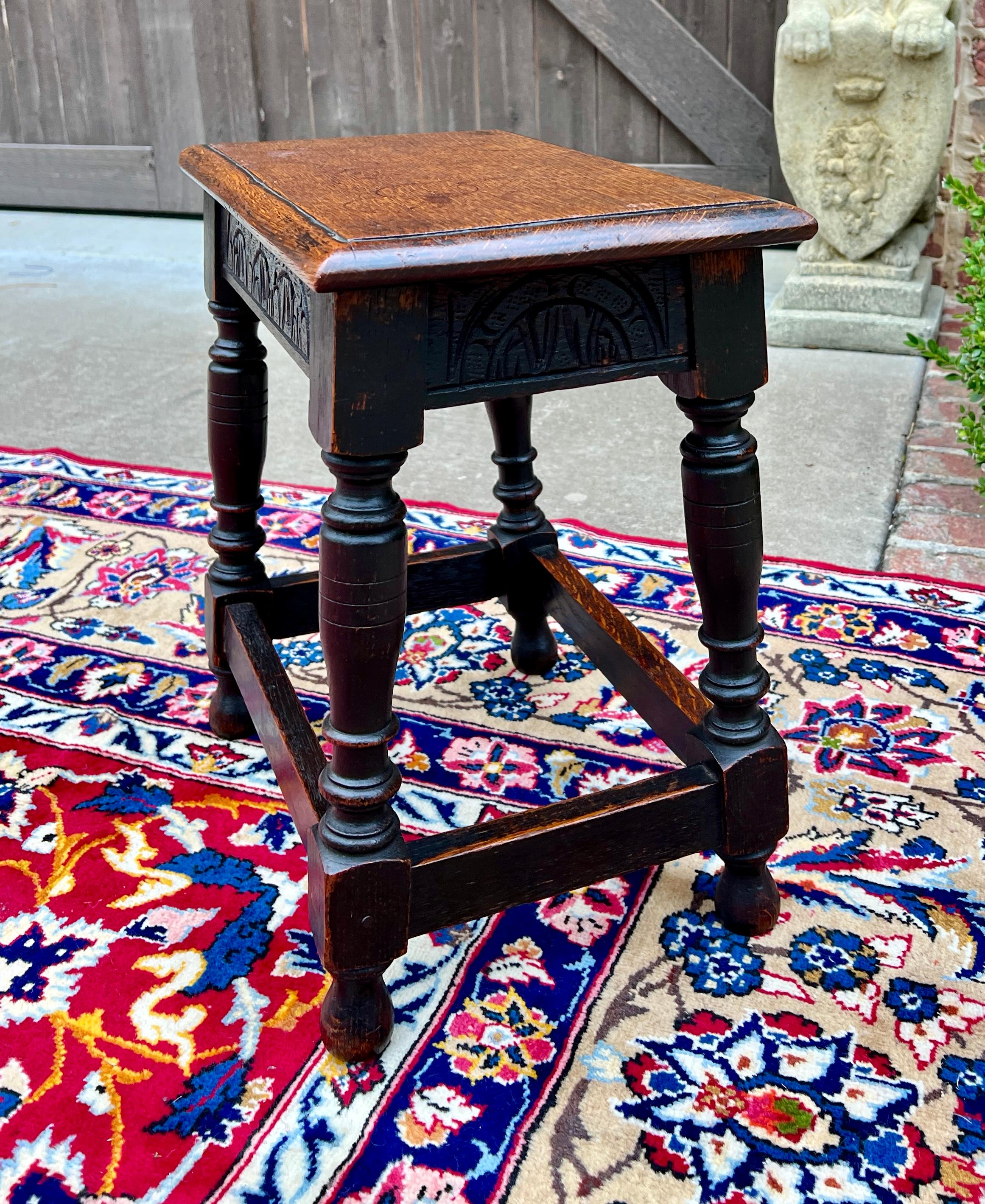 Antico sgabello inglese Stool Bench Stool Joint Stool Gamba tornita intagliata Oak c.C. 1900 In condizioni buone in vendita a Tyler, TX